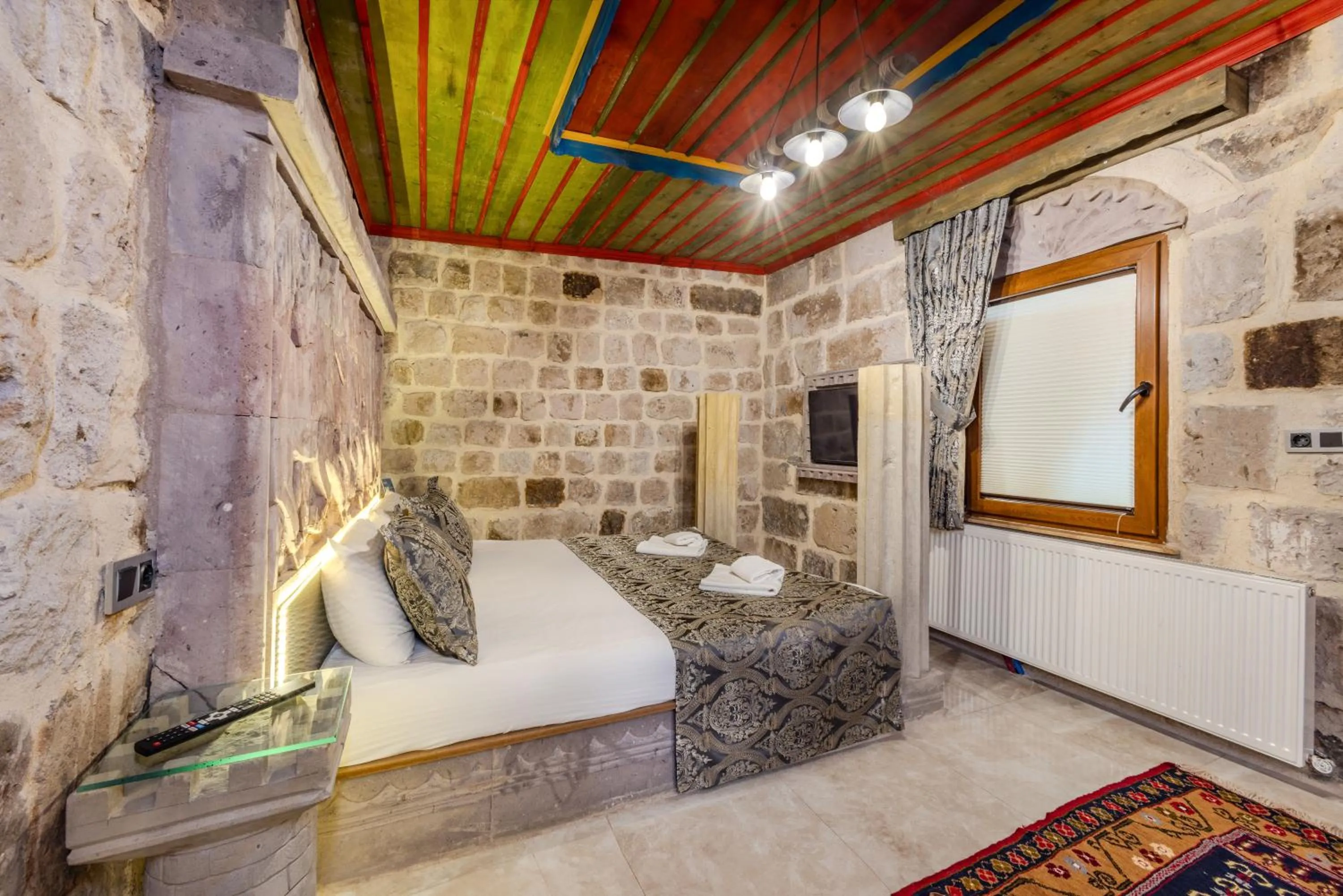 Bed in Kayatas Cave Suites