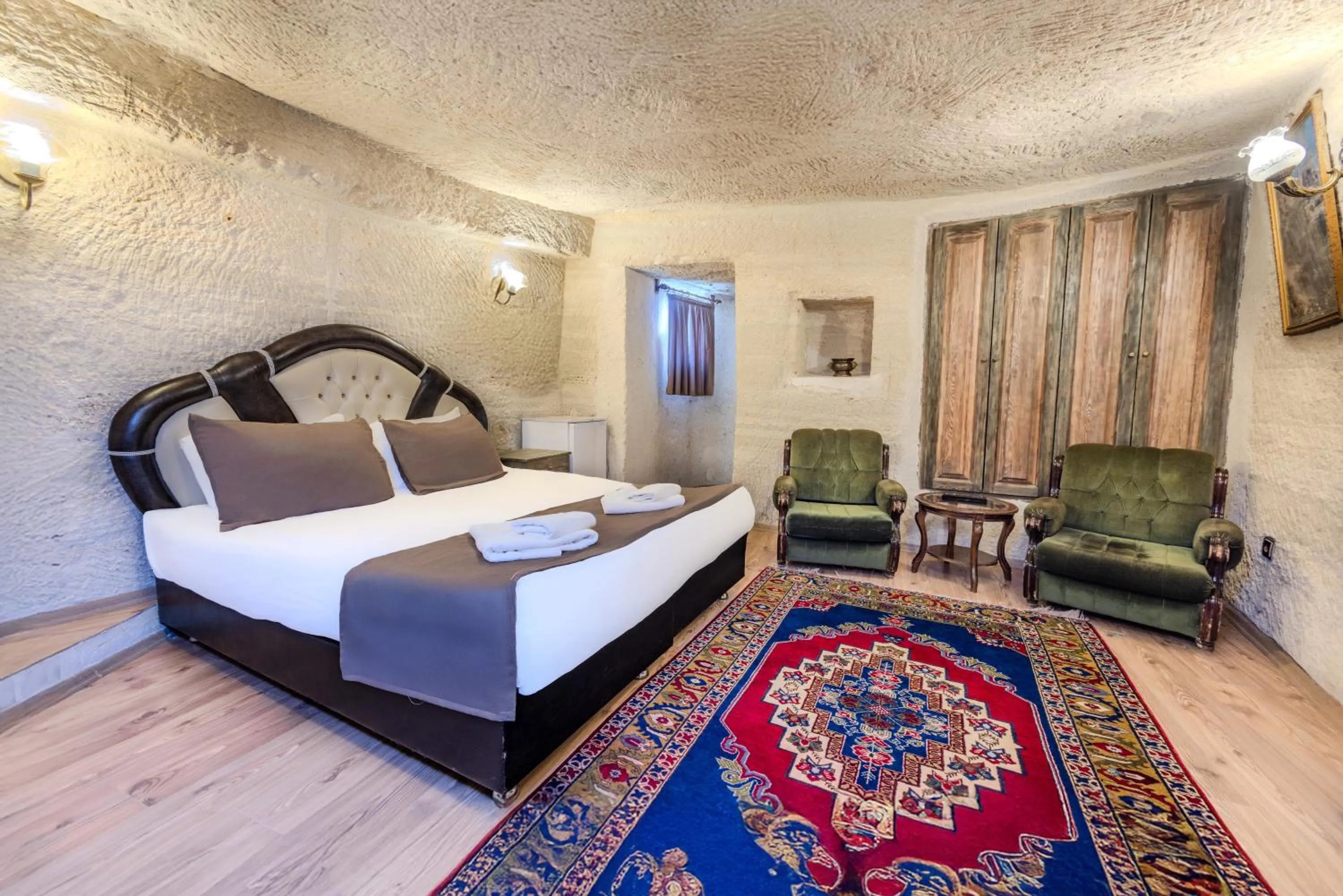 Bed in Kayatas Cave Suites