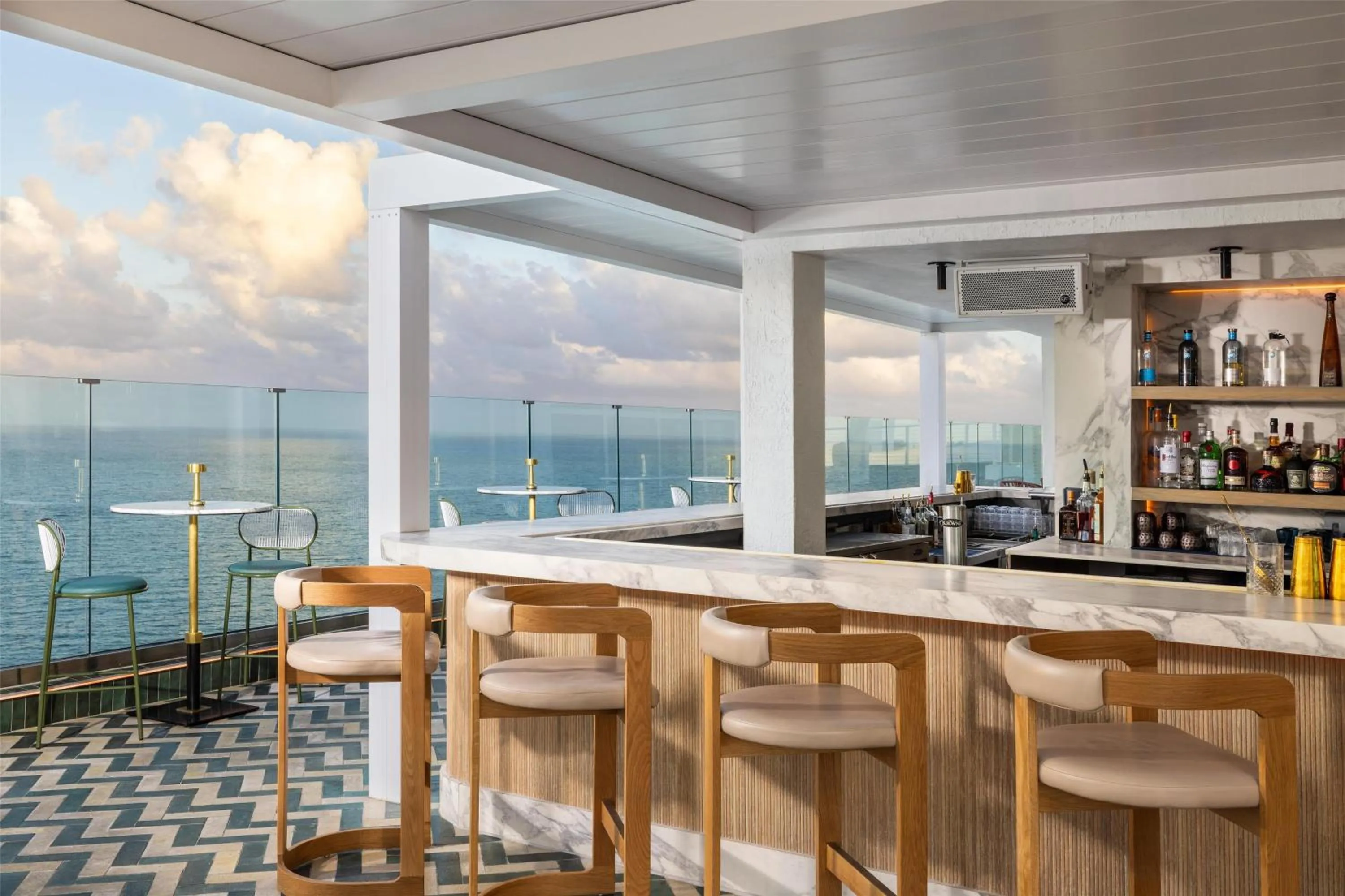 Lounge or bar in Beach House Fort Lauderdale, A Hilton Resort