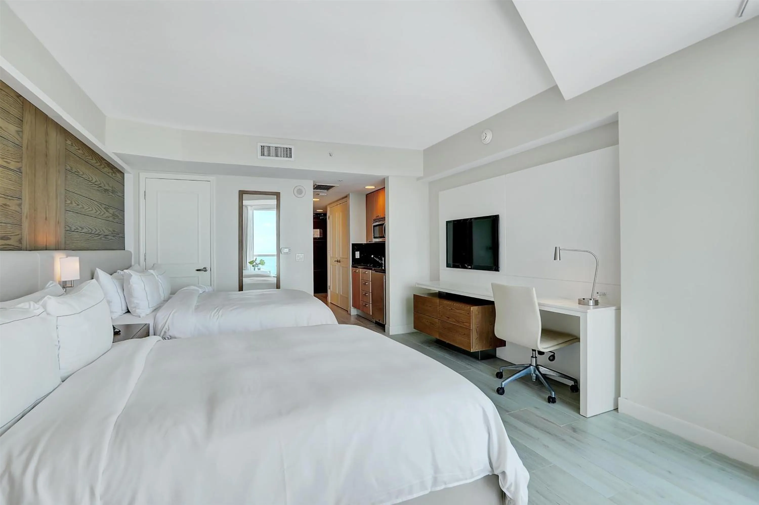 Bed in Beach House Fort Lauderdale, A Hilton Resort