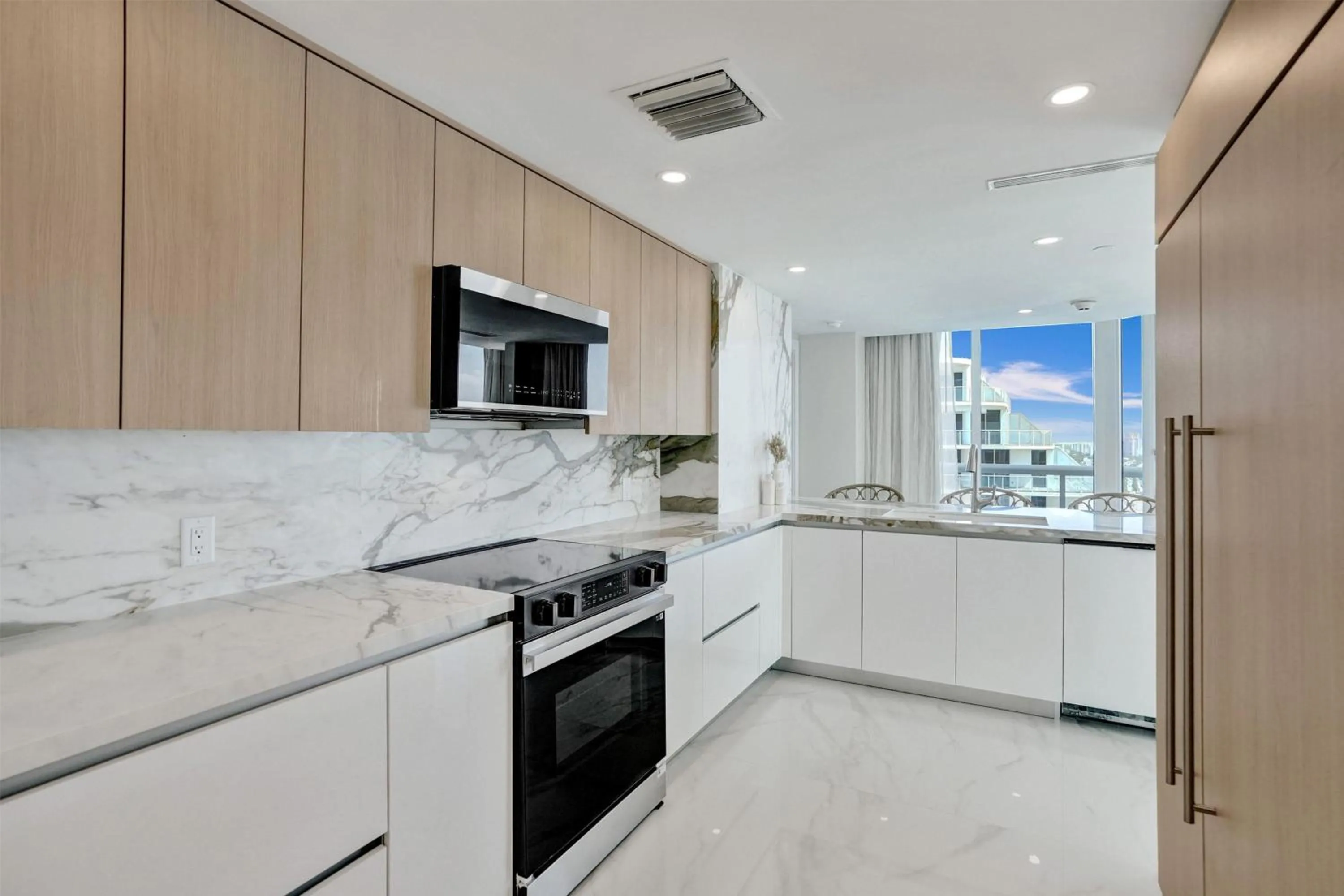 Kitchen or kitchenette in Beach House Fort Lauderdale, A Hilton Resort