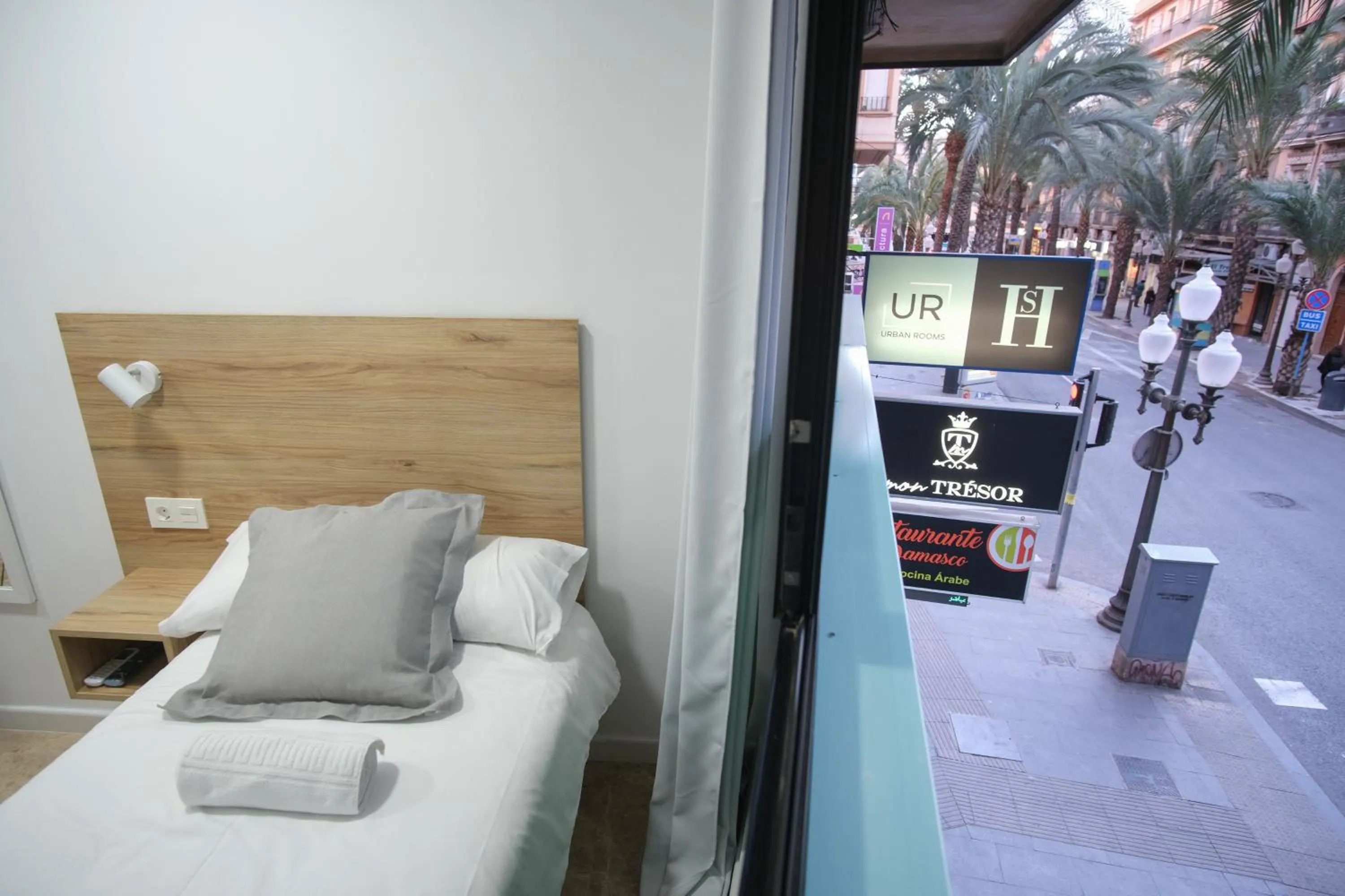 Bed in Urban Rooms Alicante