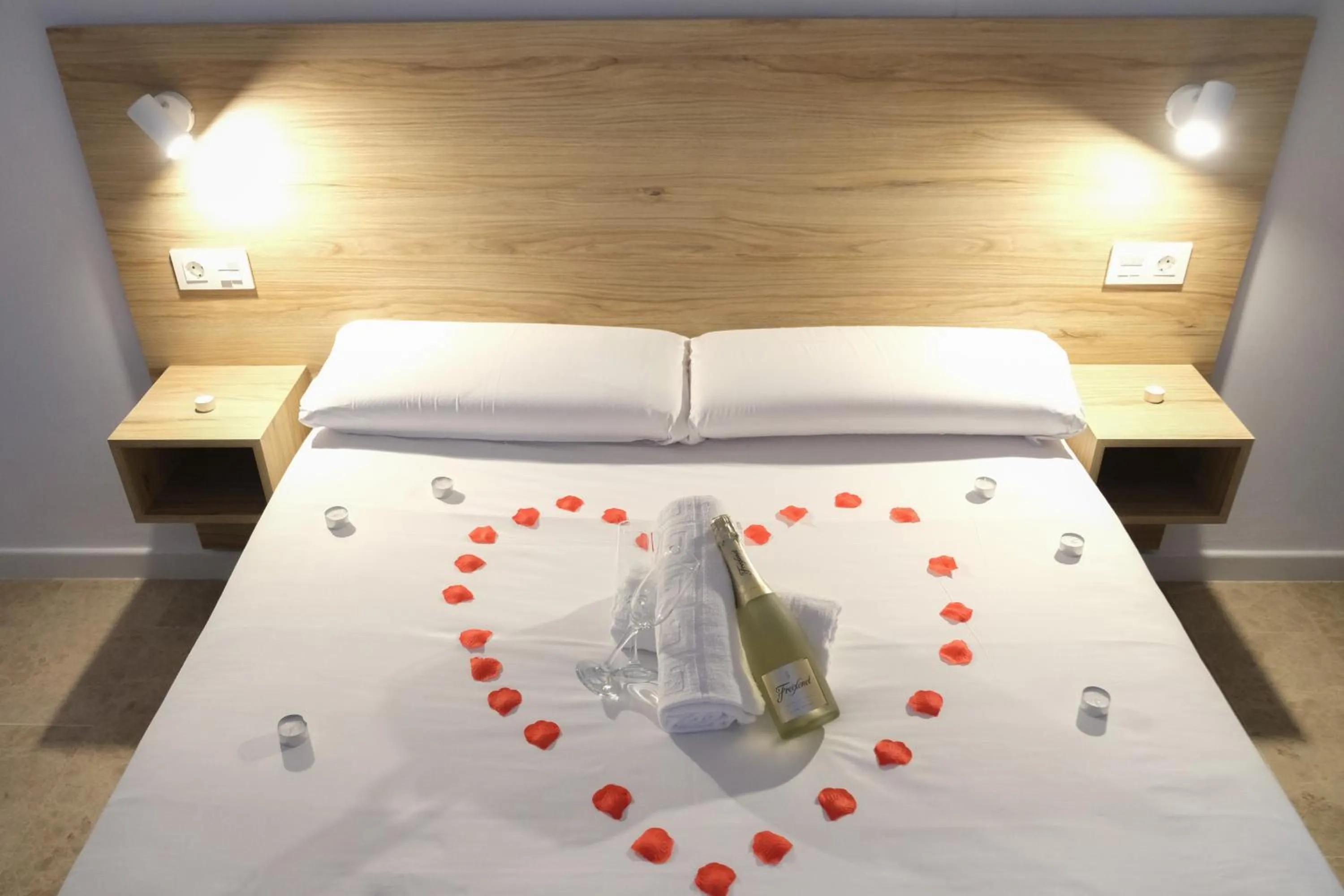 Bed in Urban Rooms Alicante