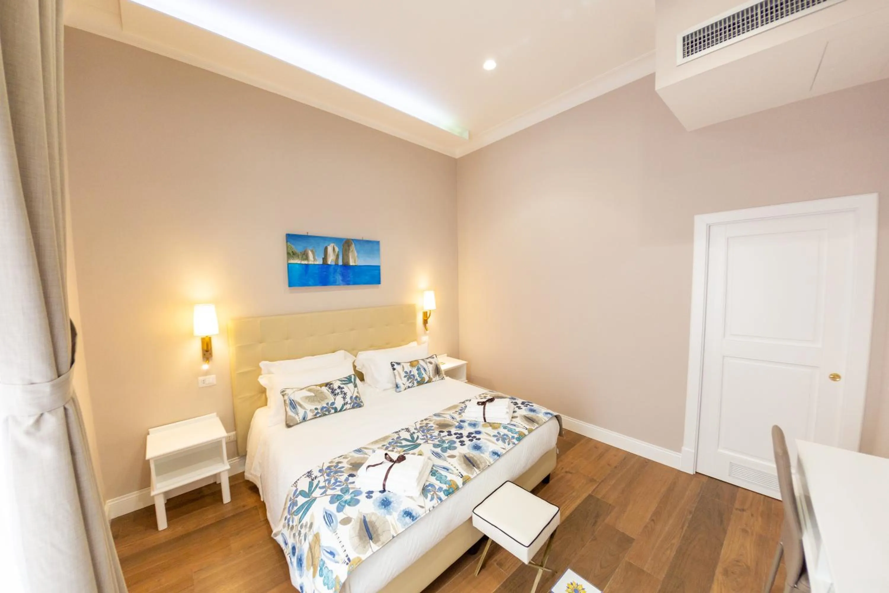 Bedroom, Bed in Suite CuoreNapoletano