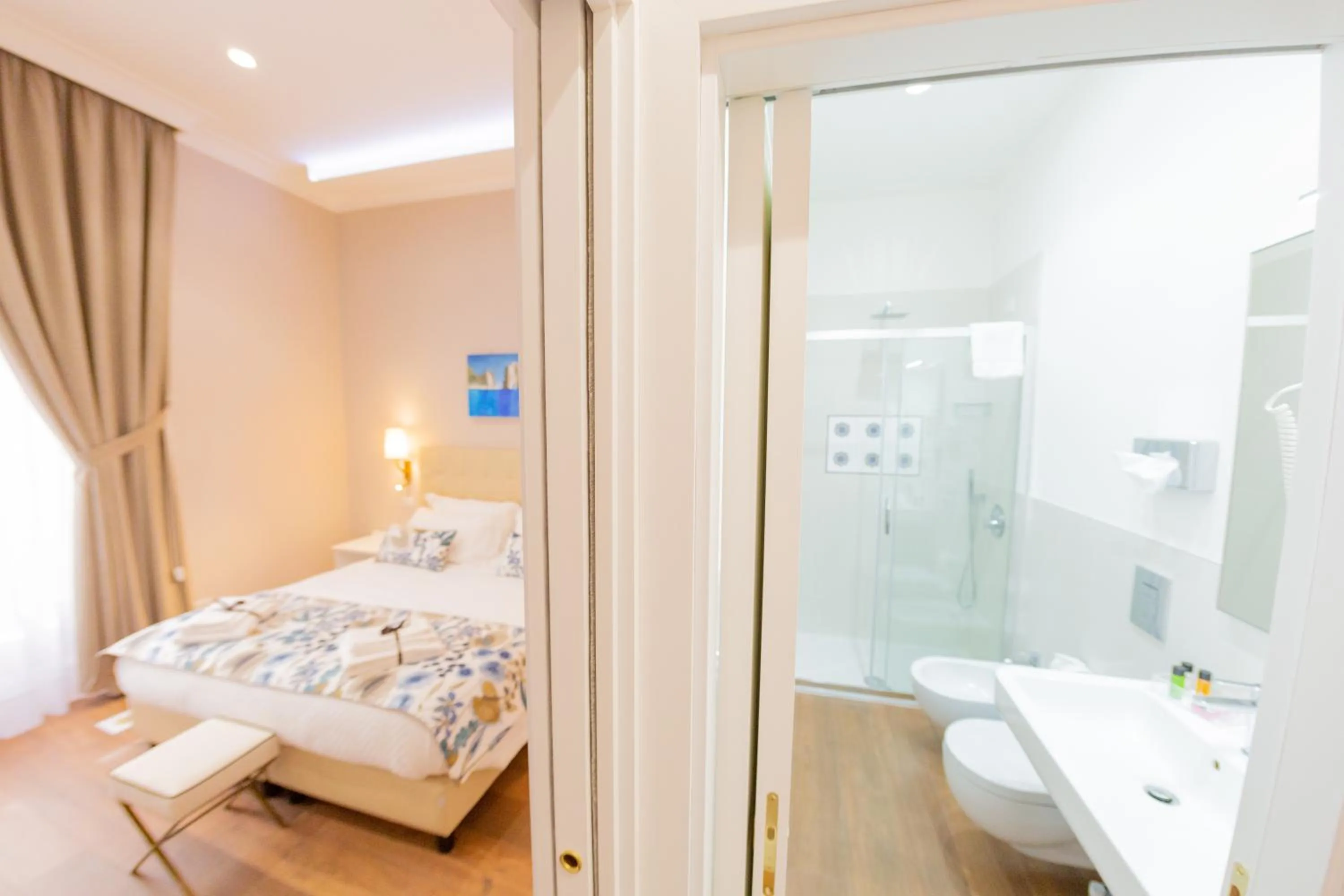 Bedroom, Bed in Suite CuoreNapoletano