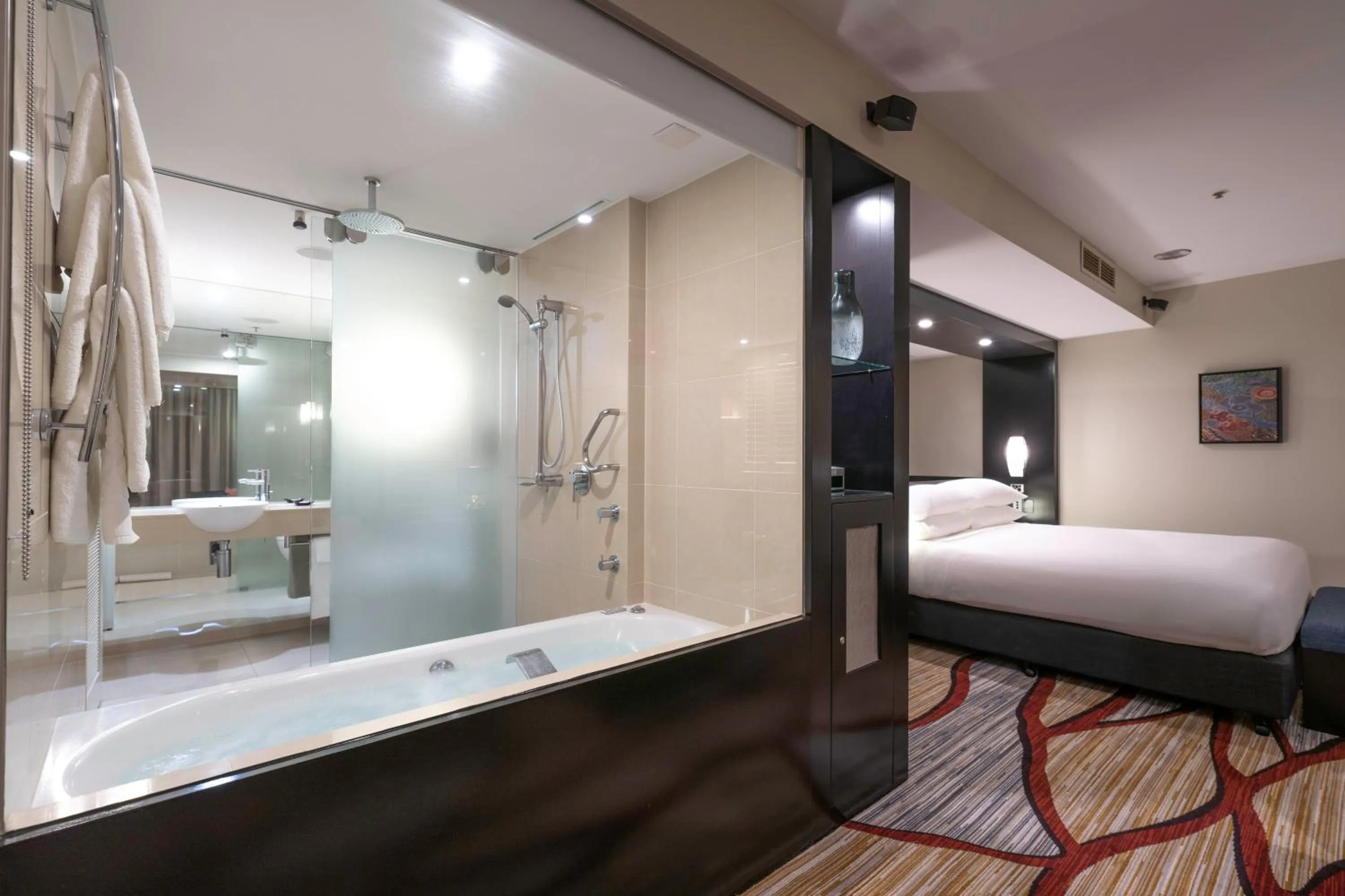 Bathroom, Bed in Hilton Cairns