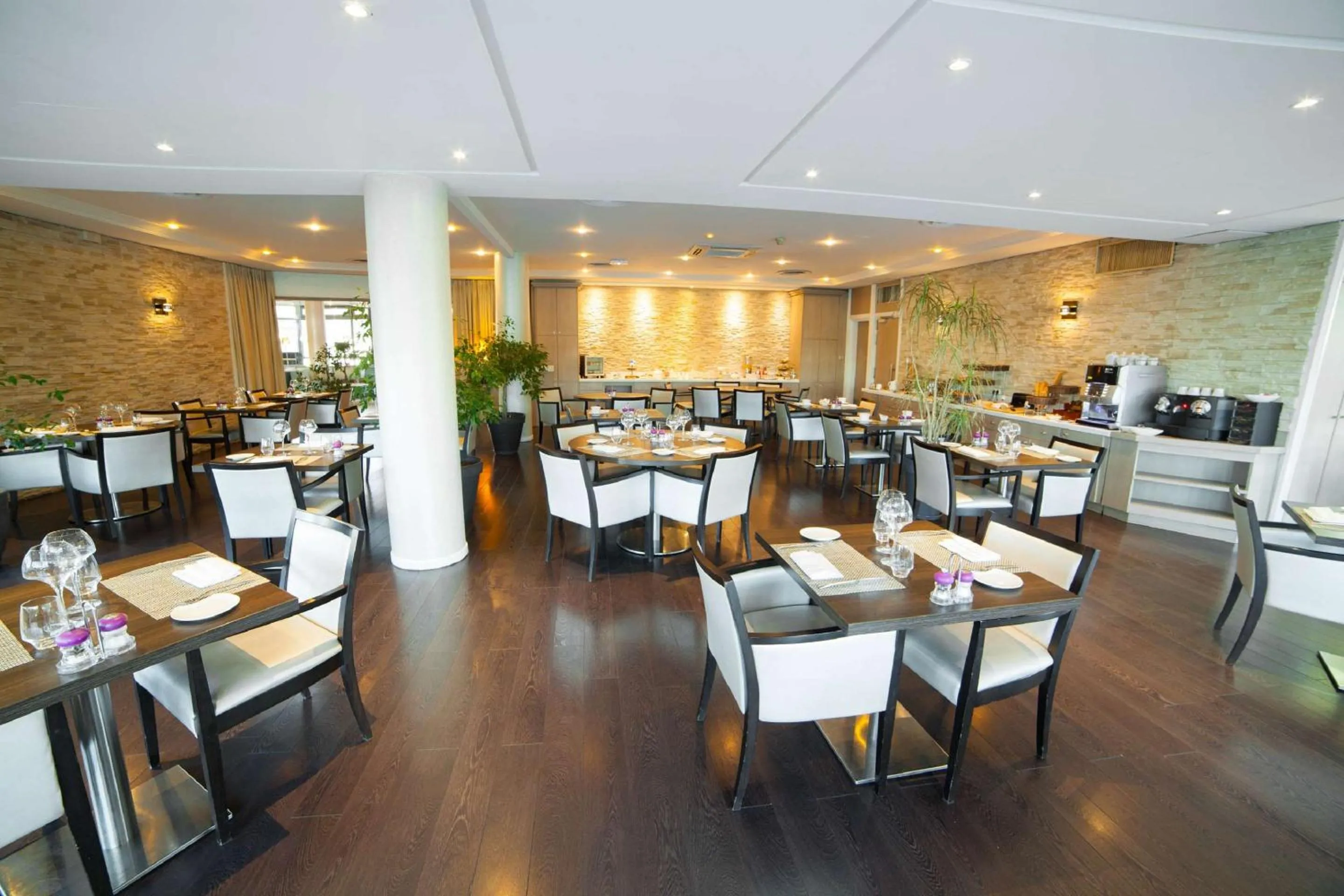 Restaurant/places to eat in Best Western Plus Evreux Palais Des Congrès