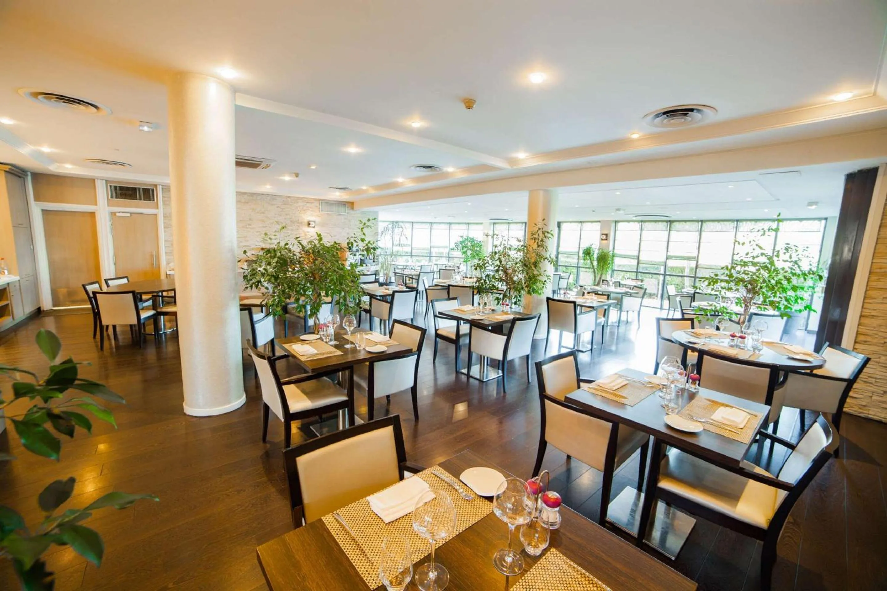 Restaurant/places to eat in Best Western Plus Evreux Palais Des Congrès