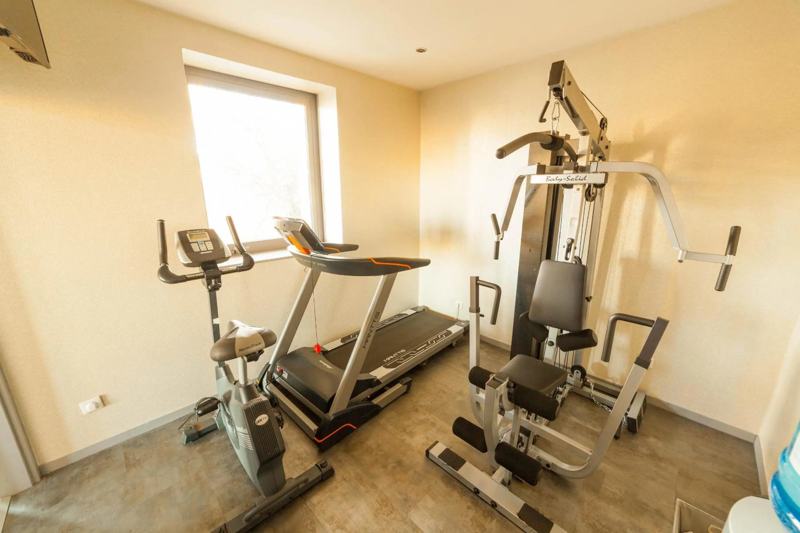 Fitness centre/facilities in Best Western Plus Evreux Palais Des Congrès