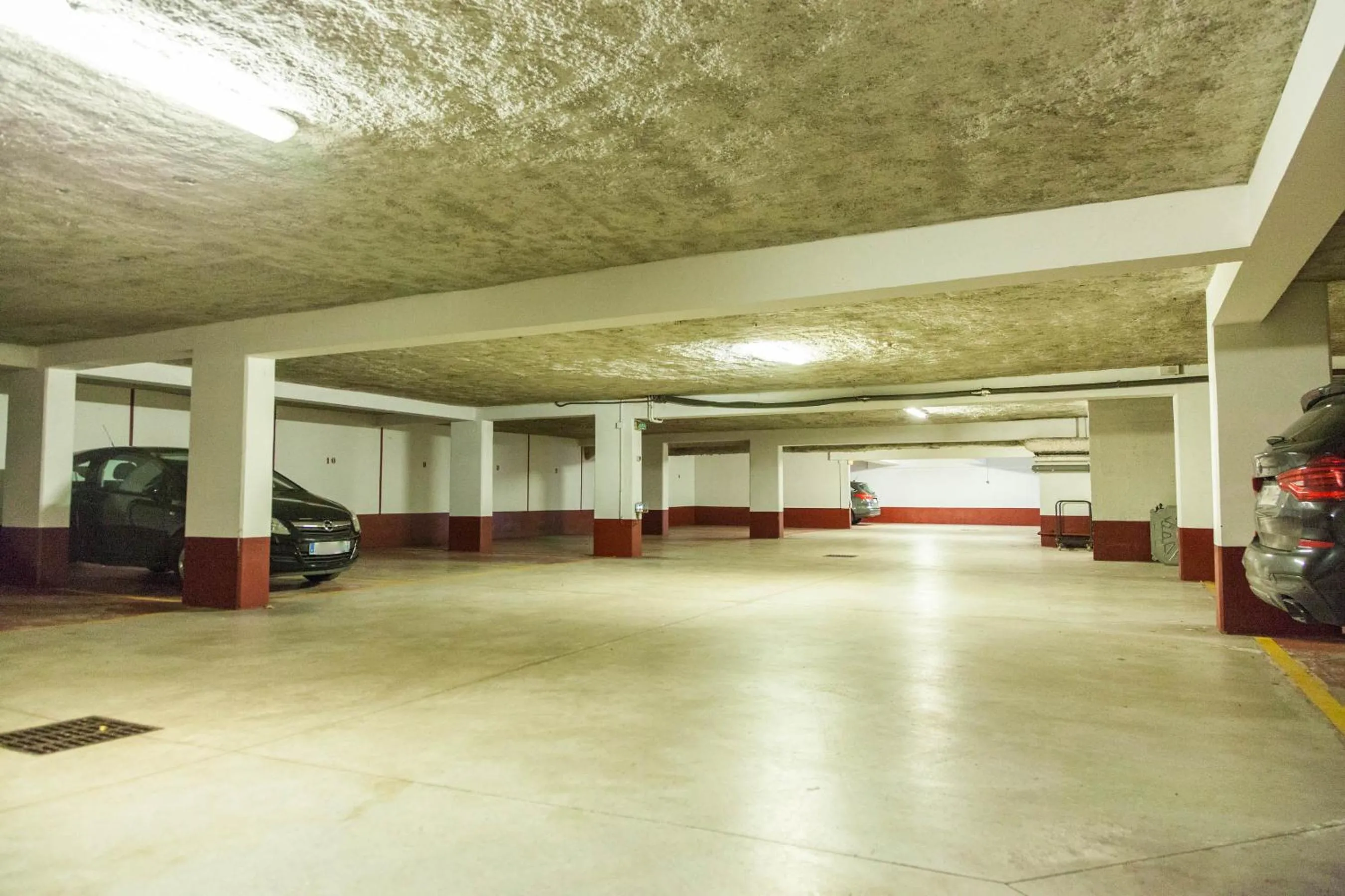 Parking in Best Western Plus Evreux Palais Des Congrès