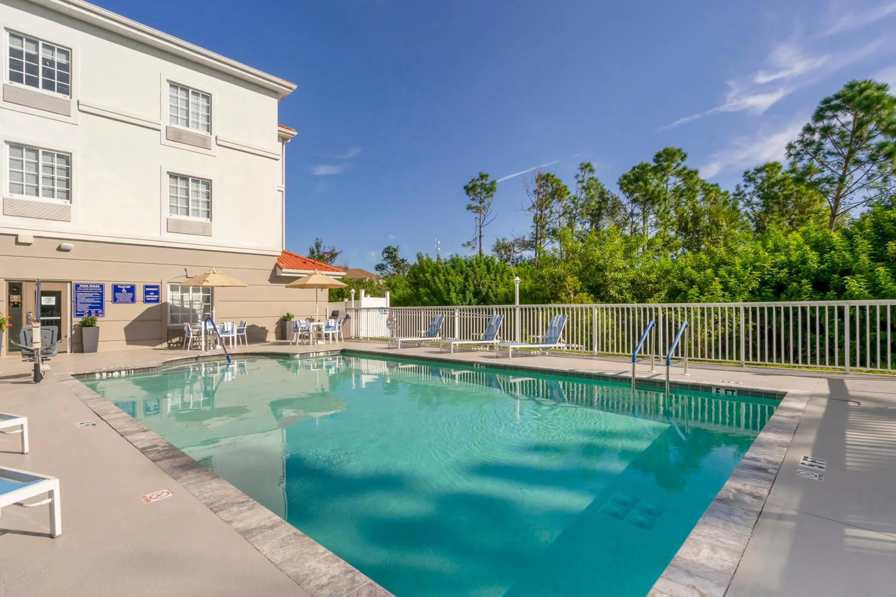 Property building in Comfort Inn & Suites Port Charlotte-Punta Gorda