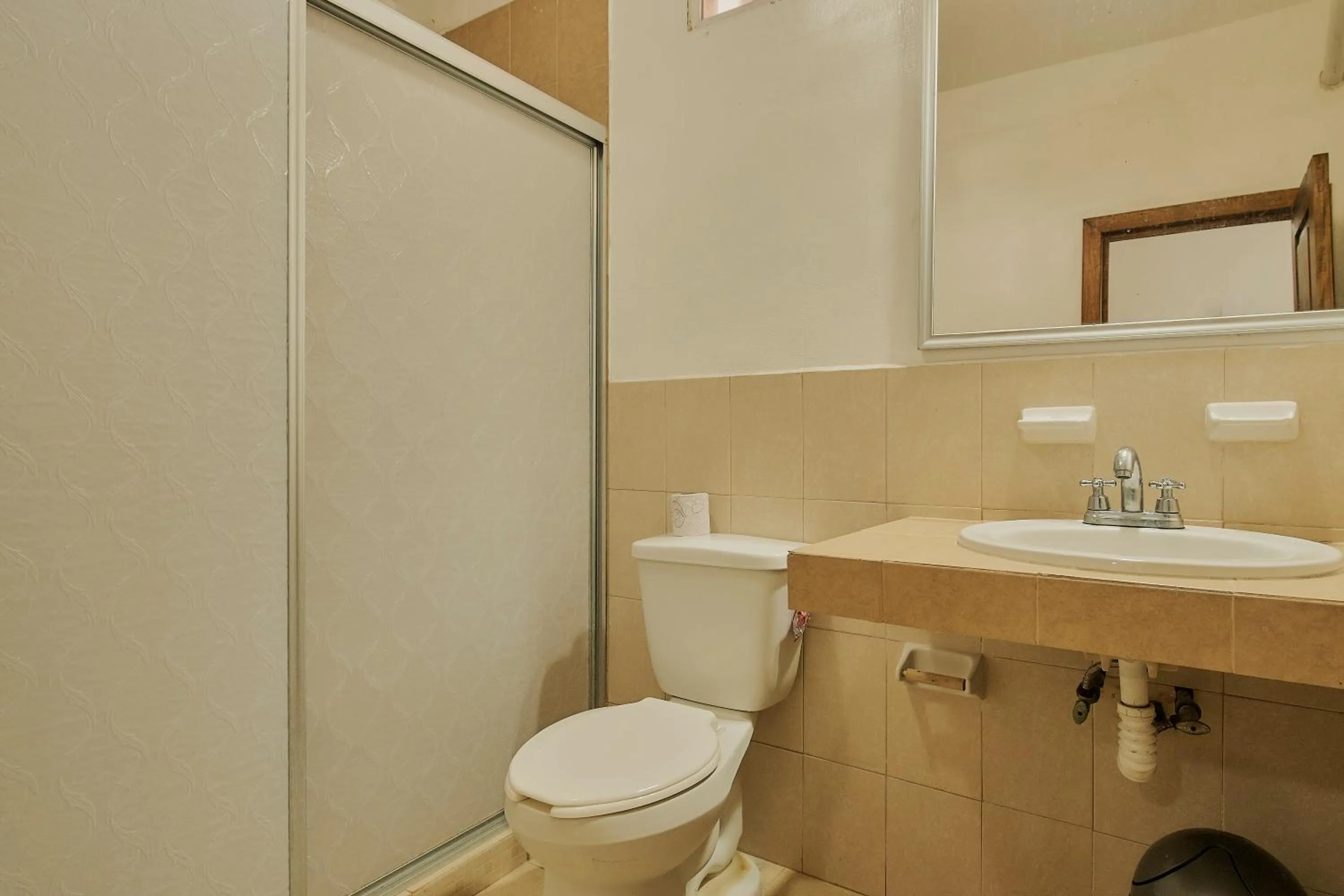 Toilet in Hotel Cervantino