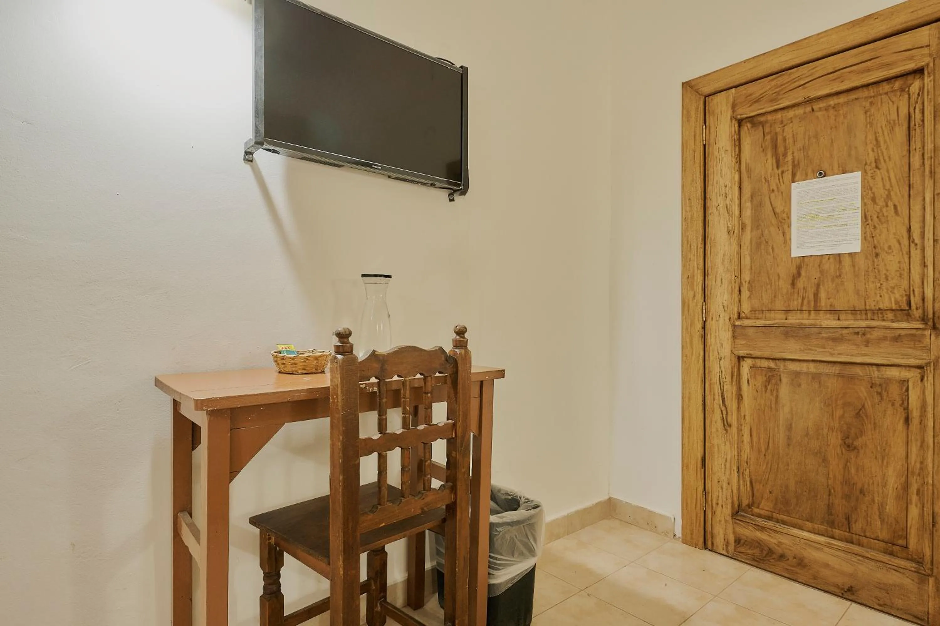 Communal lounge/ TV room in Hotel Cervantino