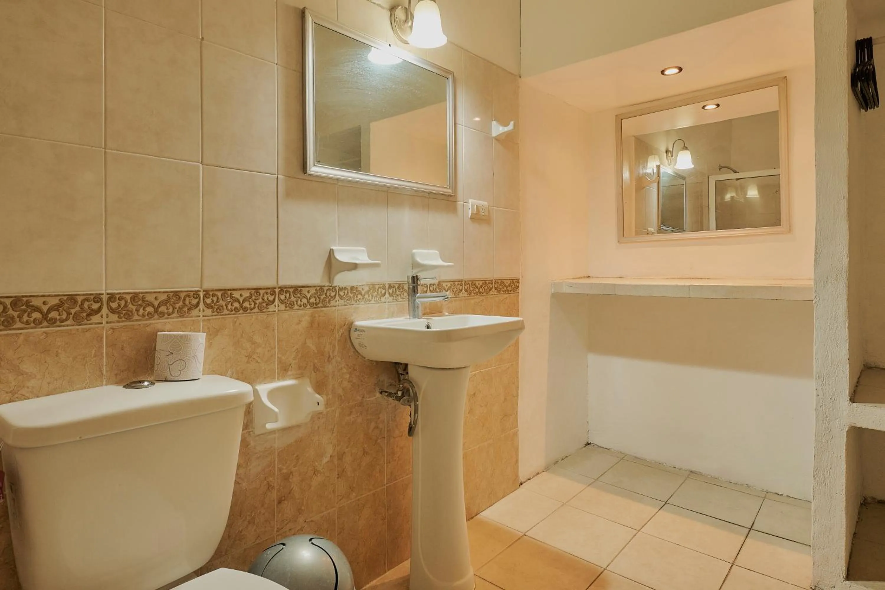 Shower in Hotel Cervantino