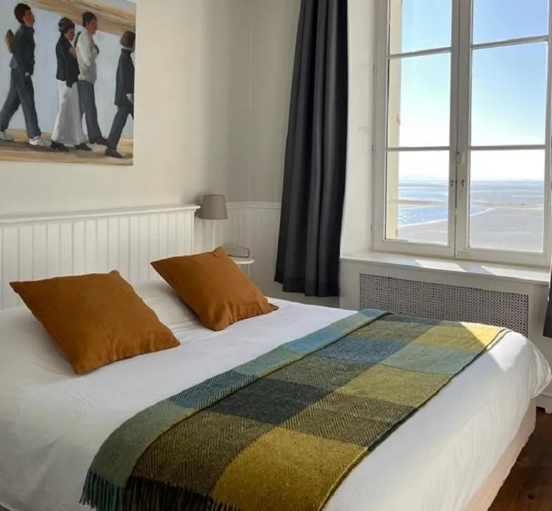 Bed in Hotel Restaurant Les Tourelles