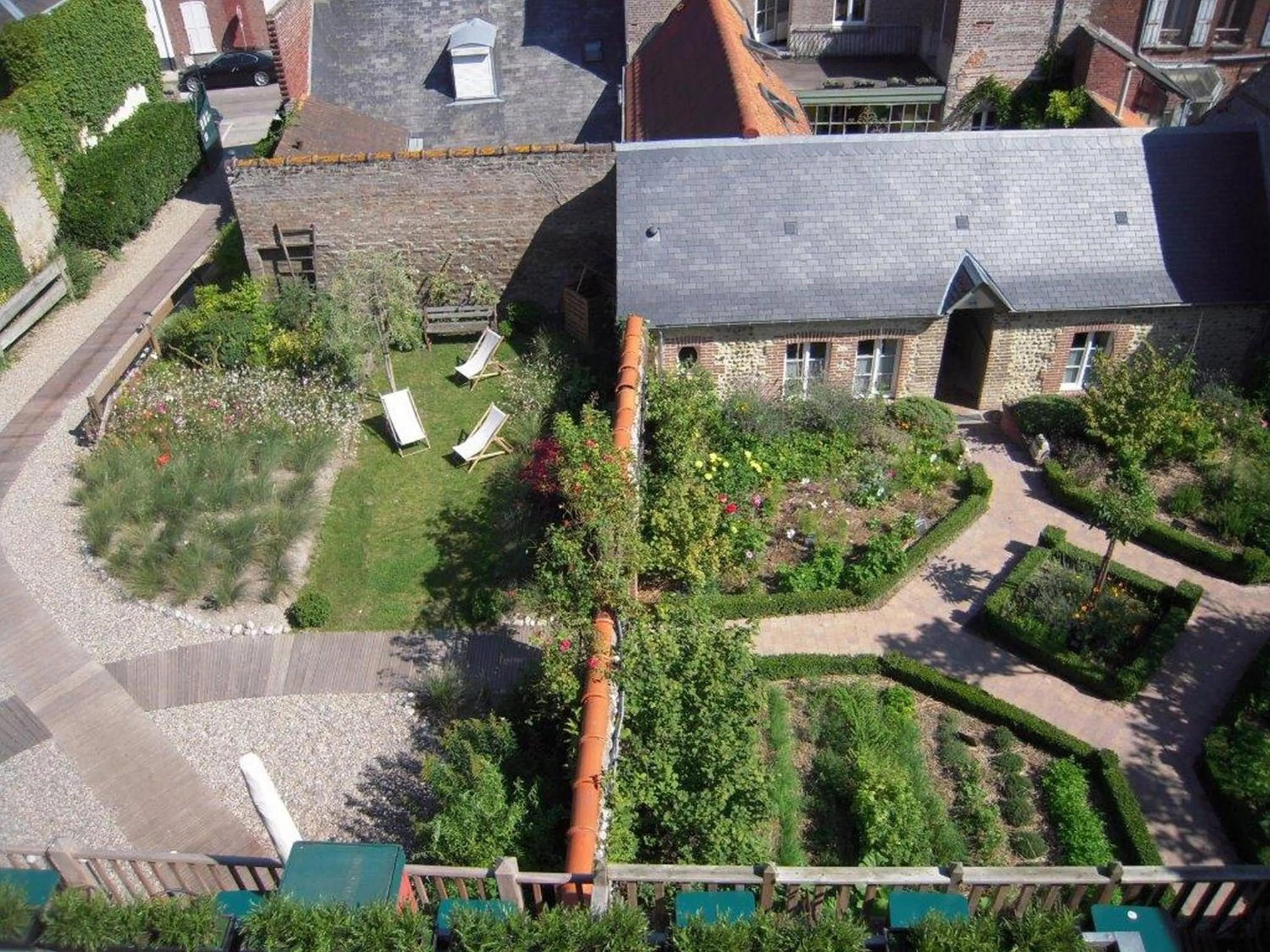 Facade/entrance in Hotel Restaurant Les Tourelles