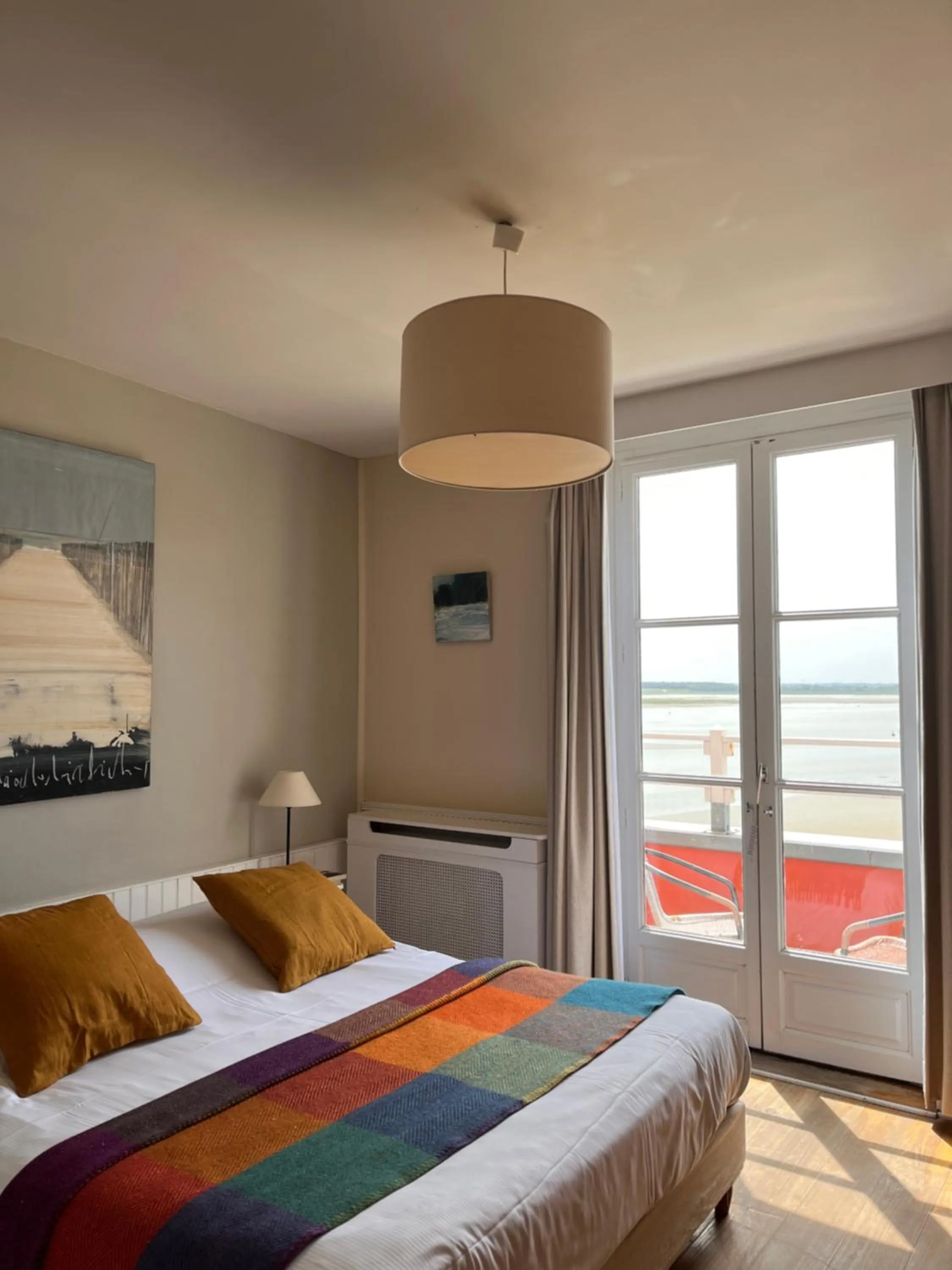 Bed in Hotel Restaurant Les Tourelles