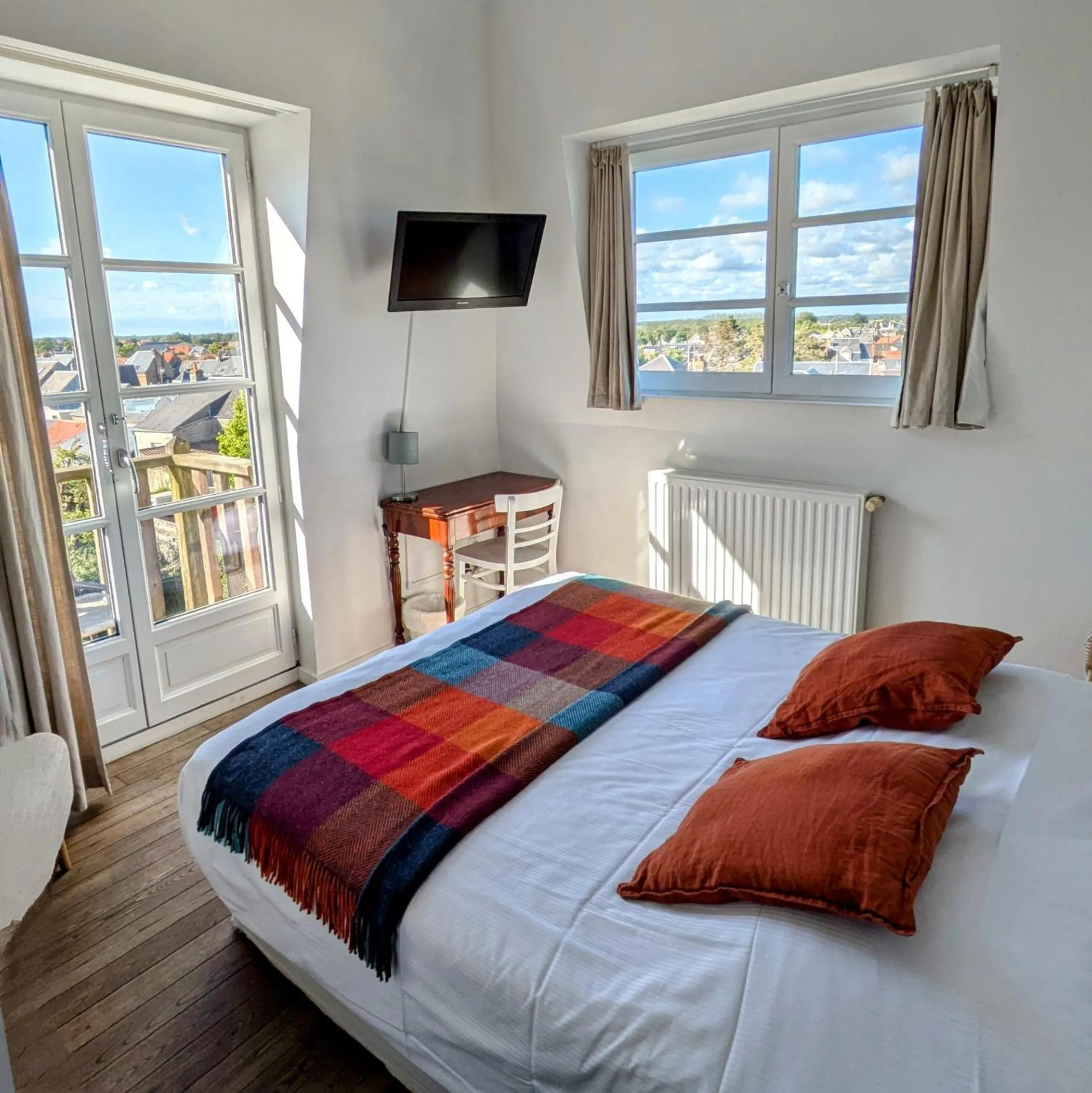 Bed in Hotel Restaurant Les Tourelles