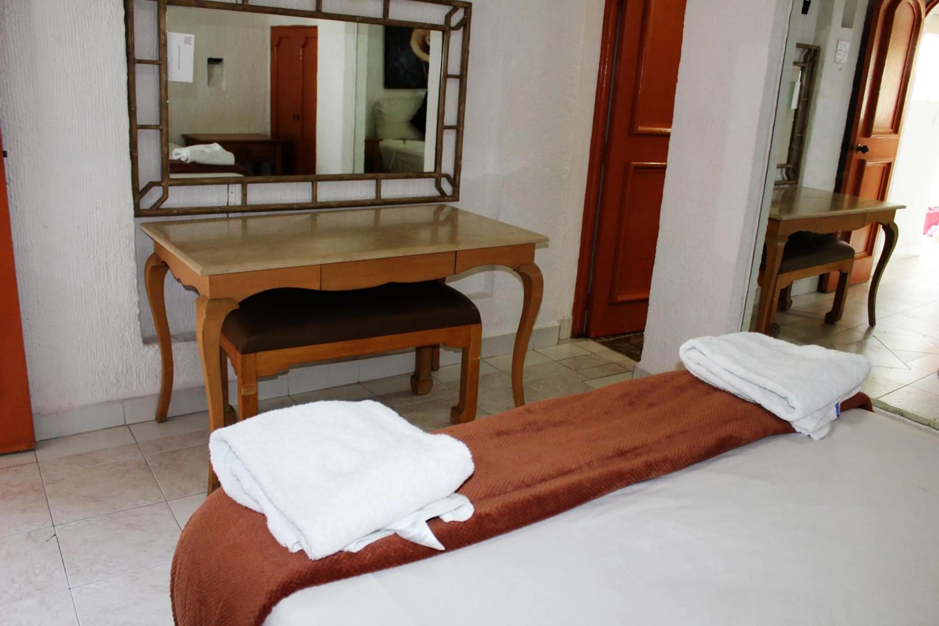 Bed in D'Cesar Hotel Acapulco