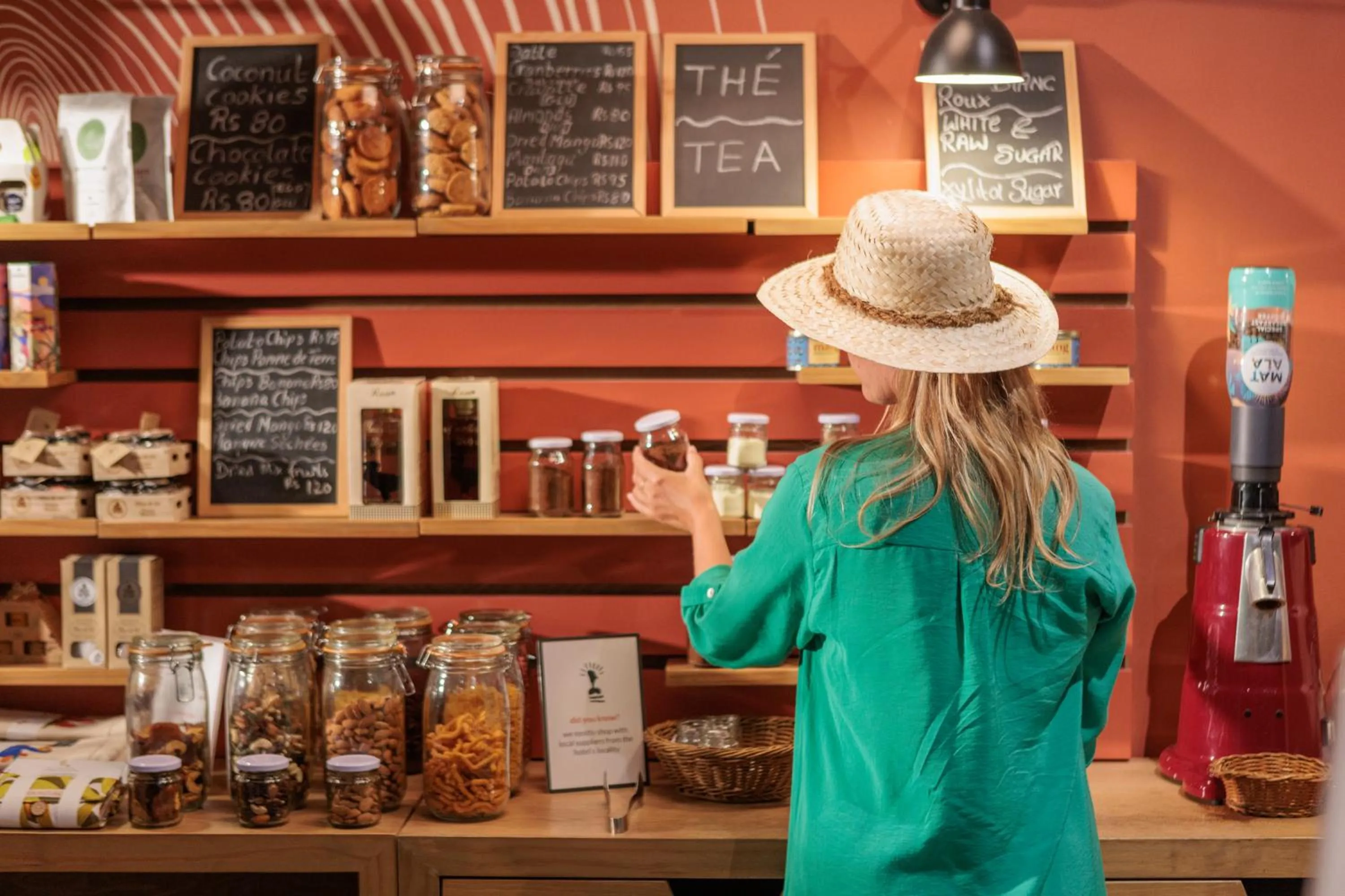 Food and drinks in Sunrise Attitude (Adults Only)