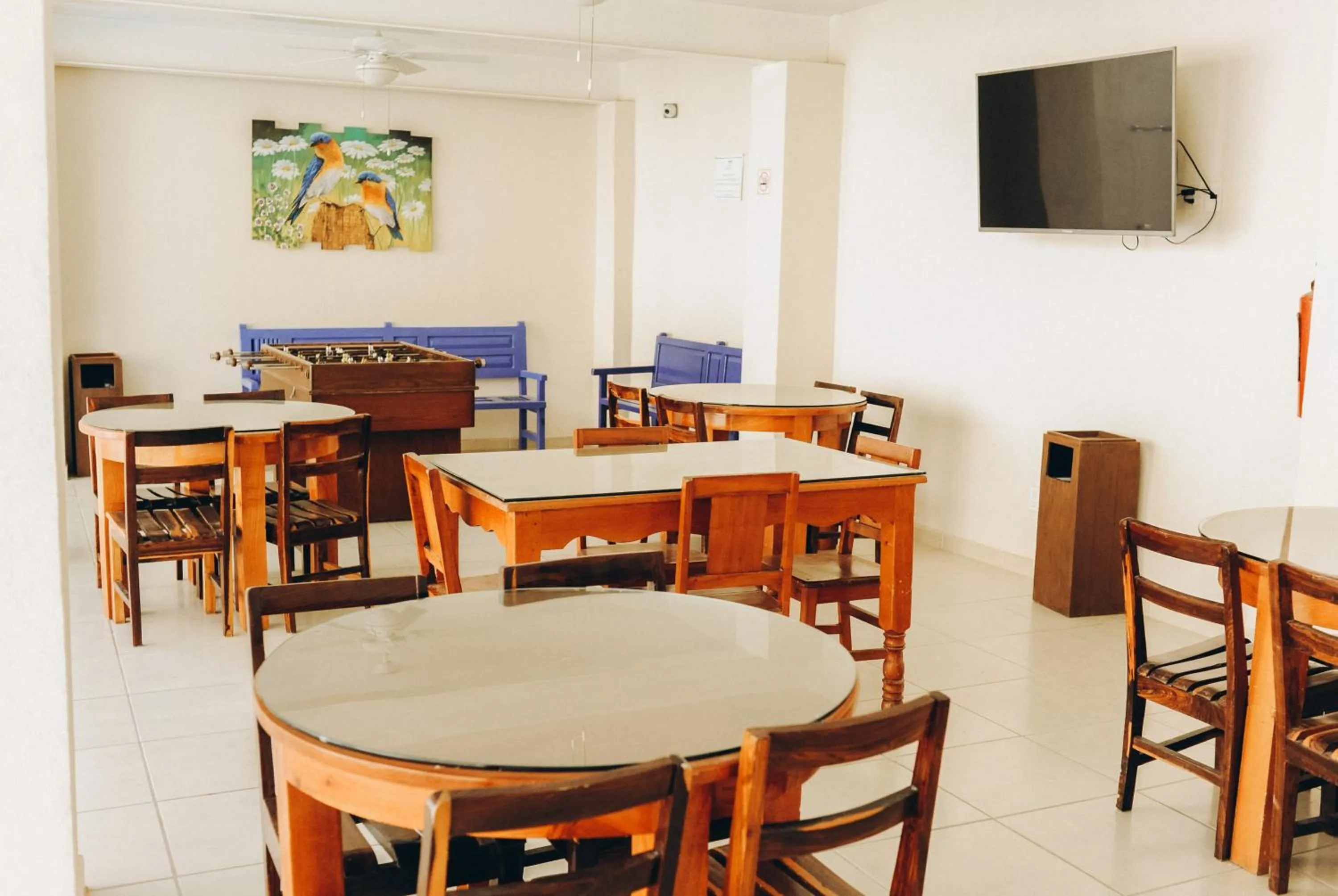 Communal lounge/ TV room in Bungalows Las Hamacas