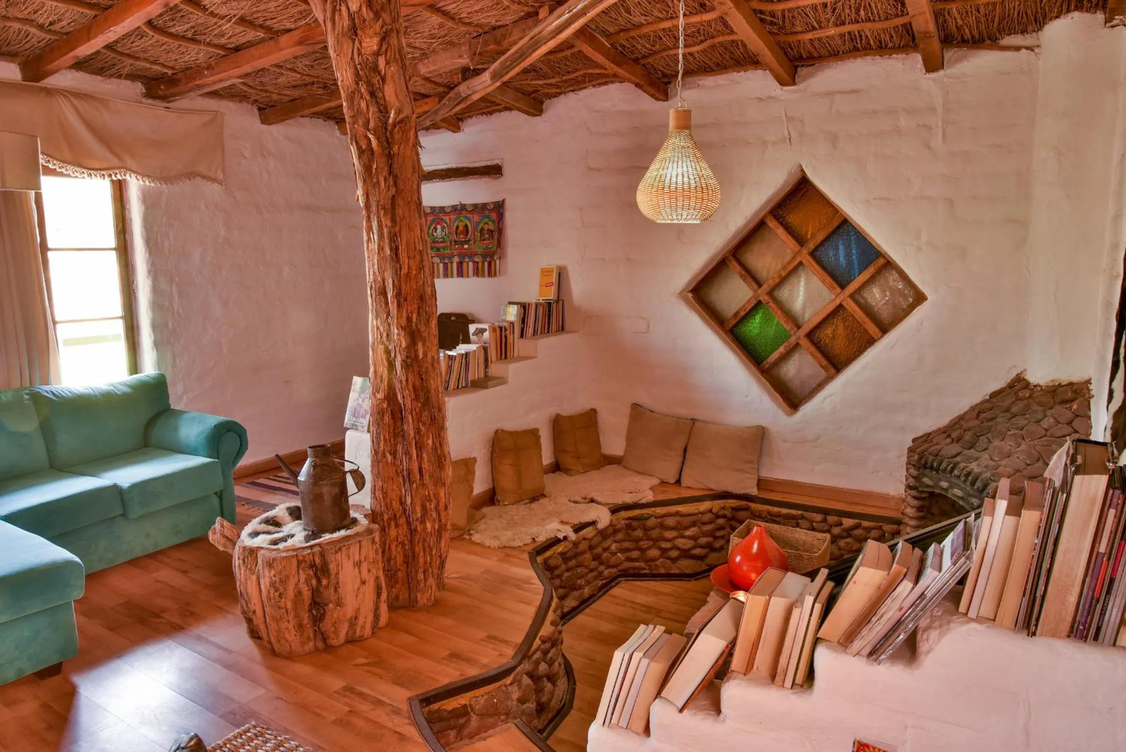 Library in Atacama Lodge Rukazen Rústico