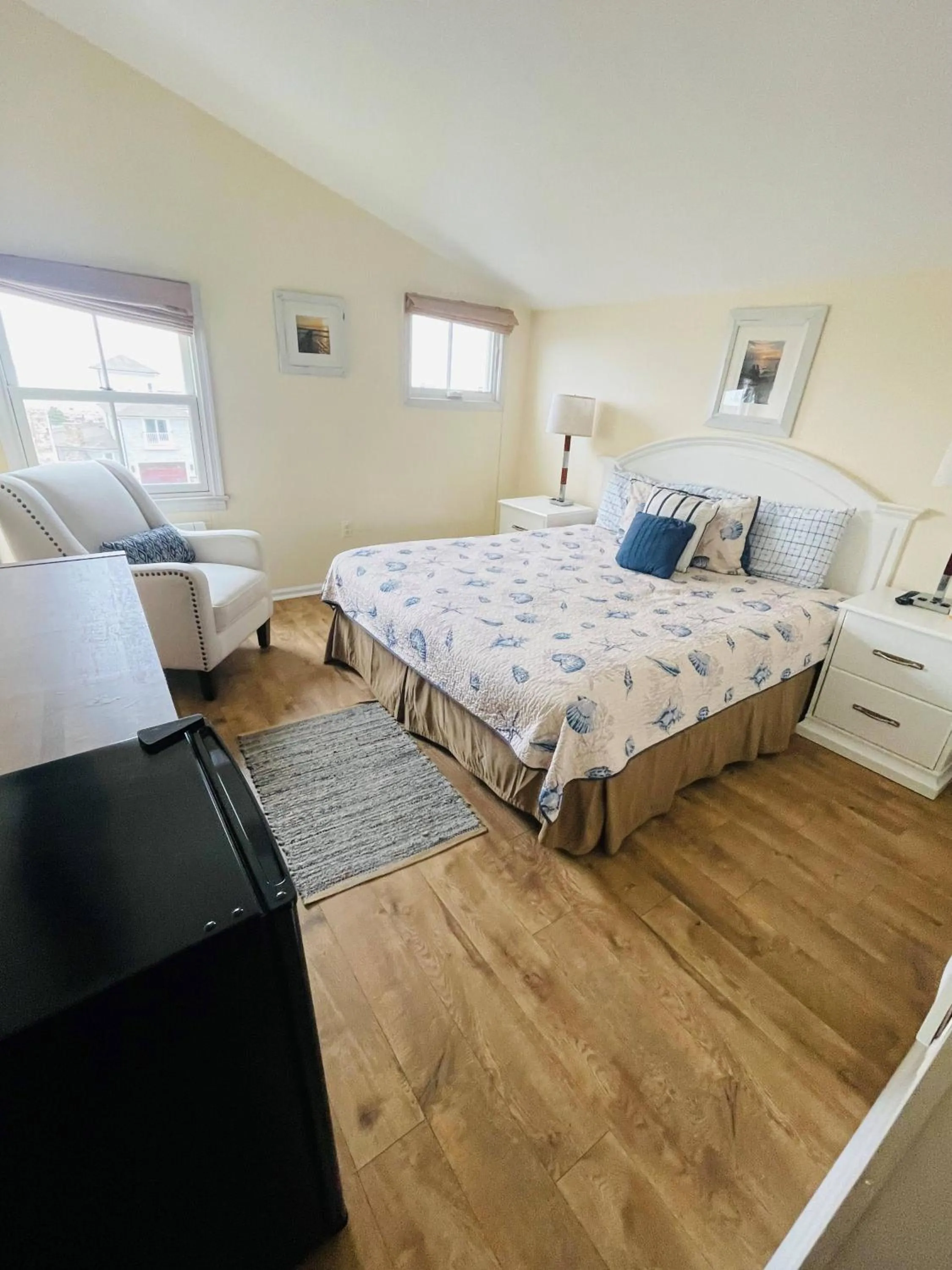 Bed in The Grenville Hotel and Restaurant