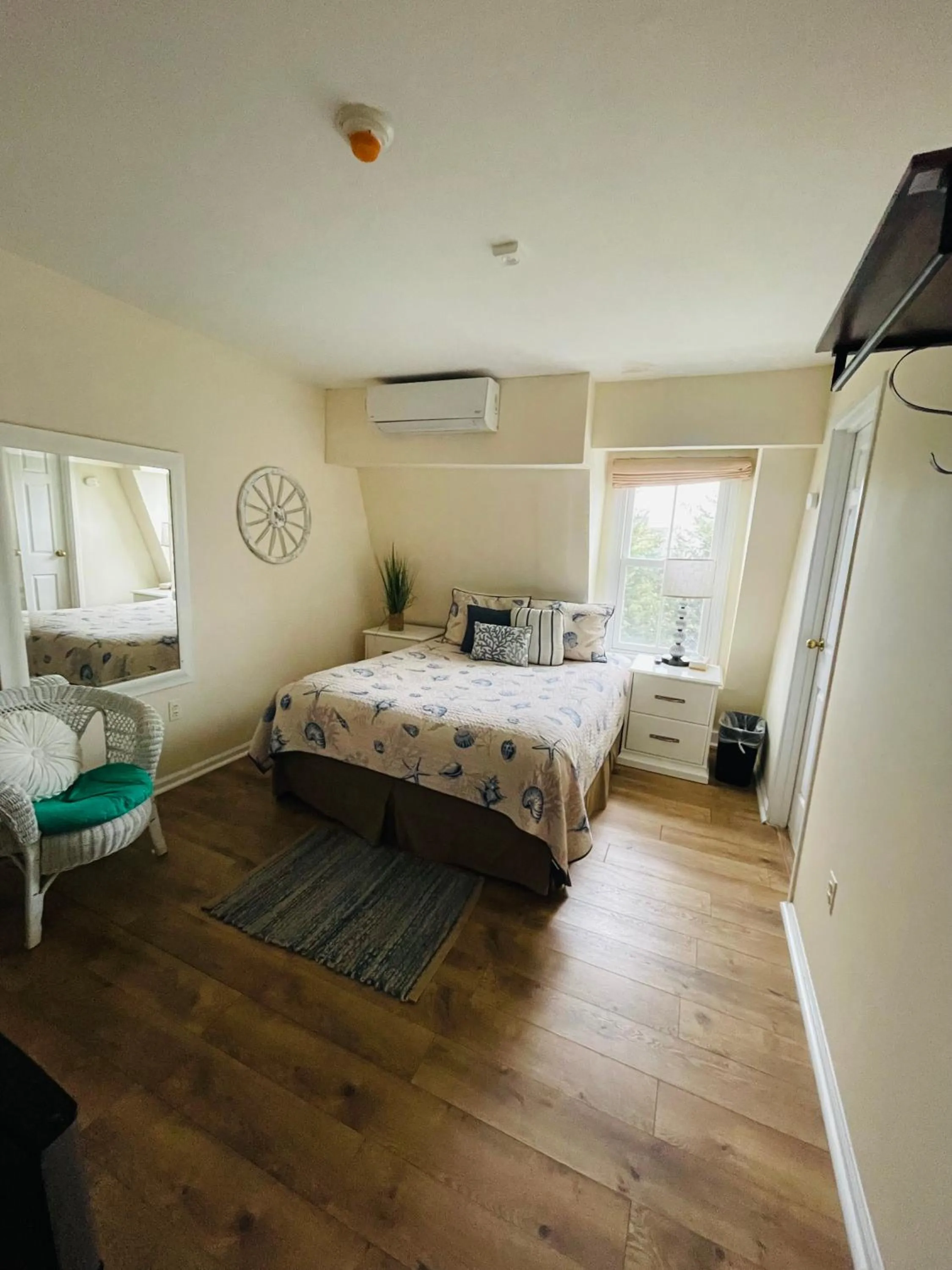 Bed in The Grenville Hotel and Restaurant