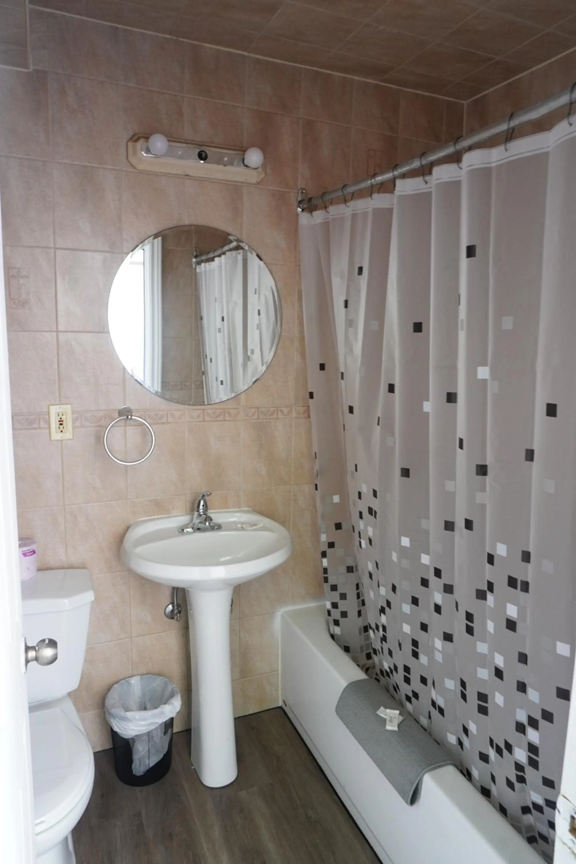 Shower in Crestwood Motel