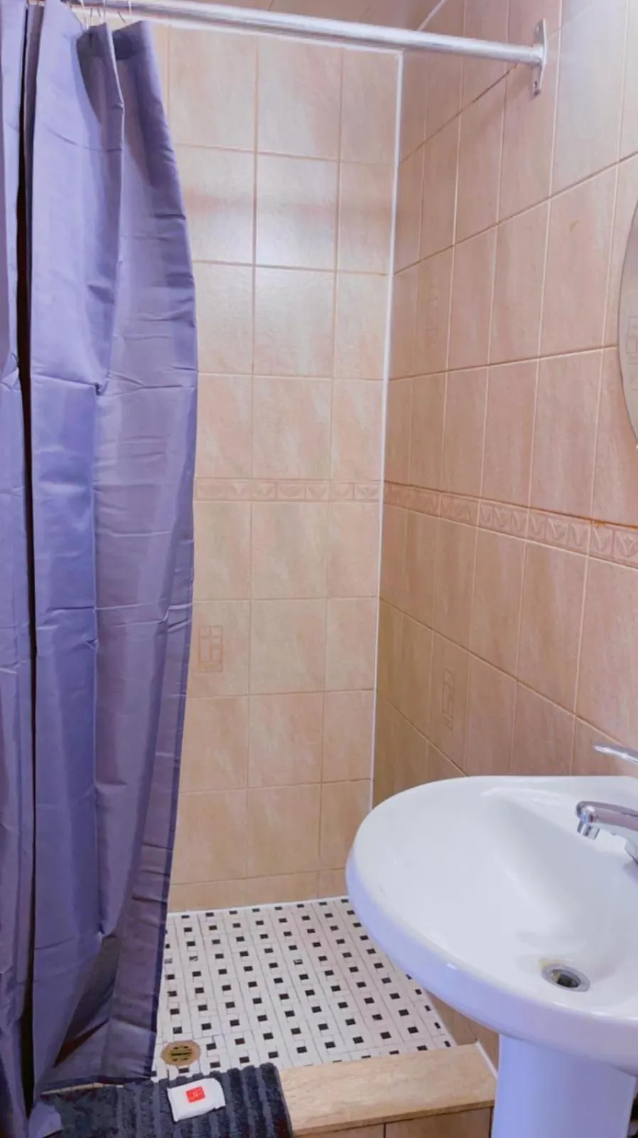 Bathroom in Crestwood Motel