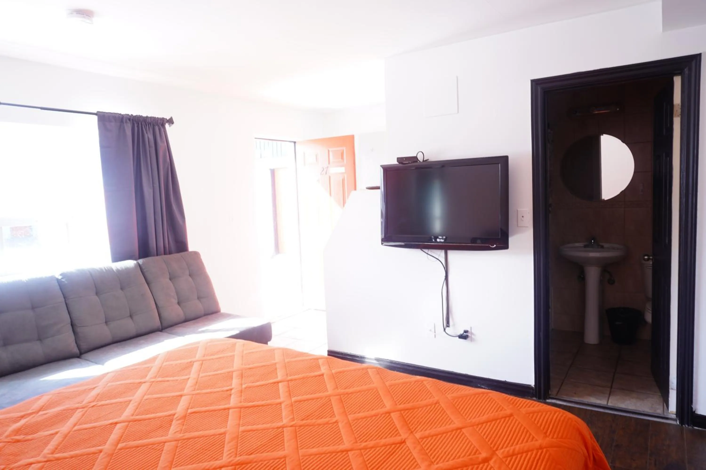 Bed in Crestwood Motel