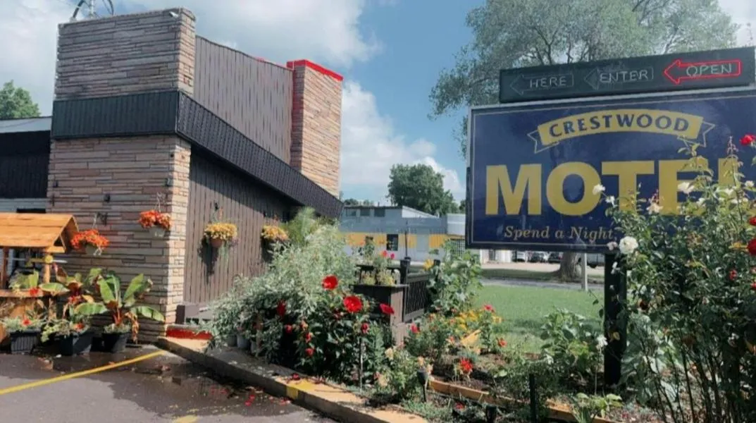 Balcony/Terrace in Crestwood Motel
