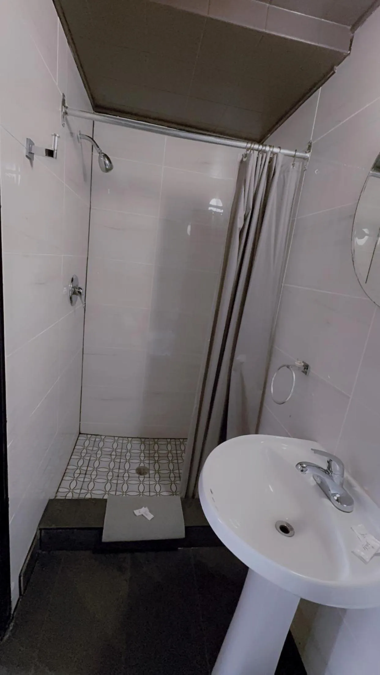 Shower in Crestwood Motel