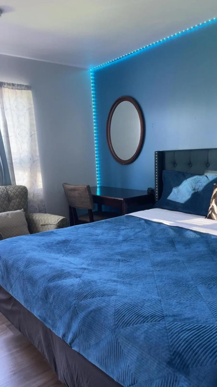 Bed in Crestwood Motel