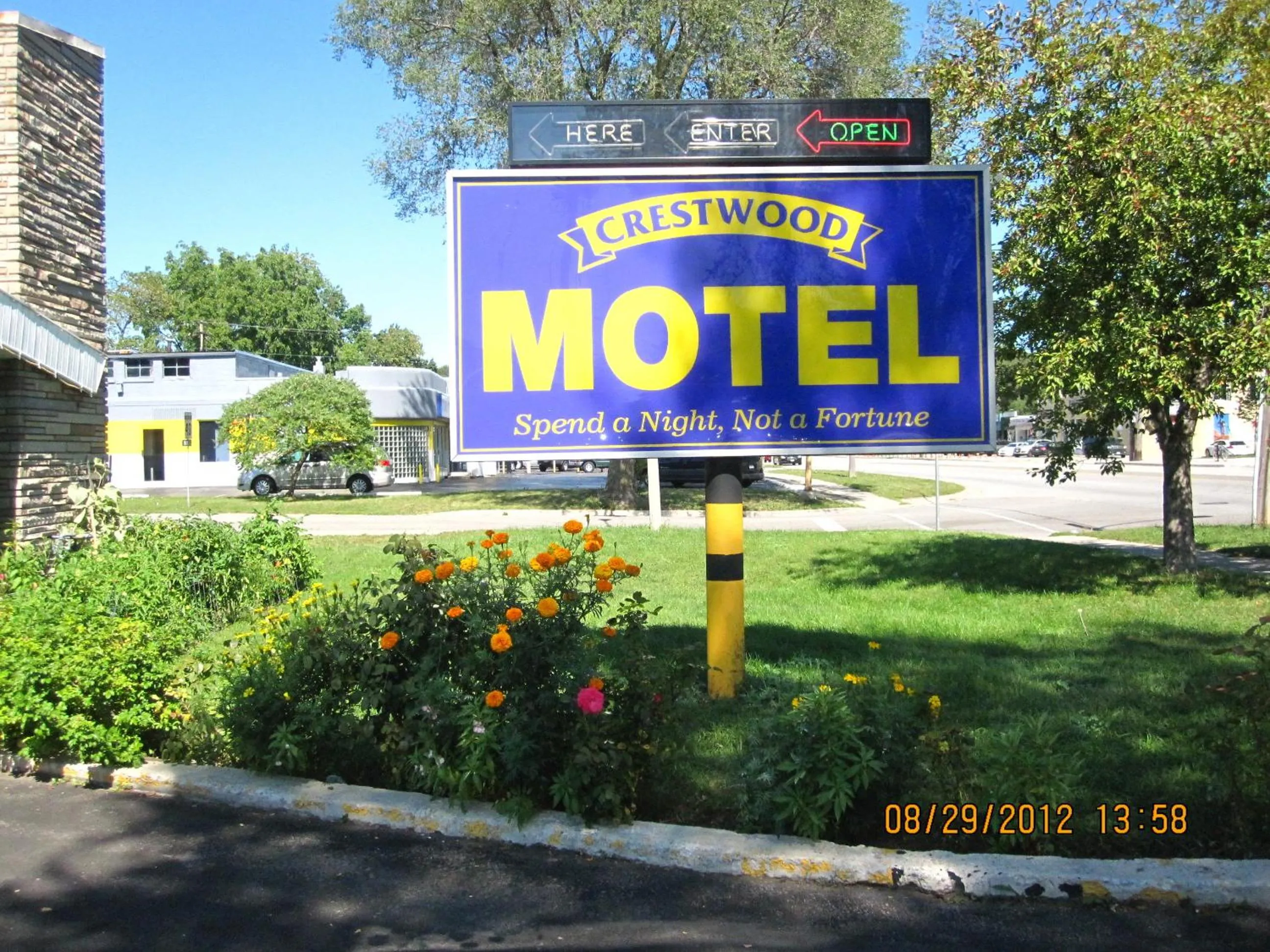 Crestwood Motel
