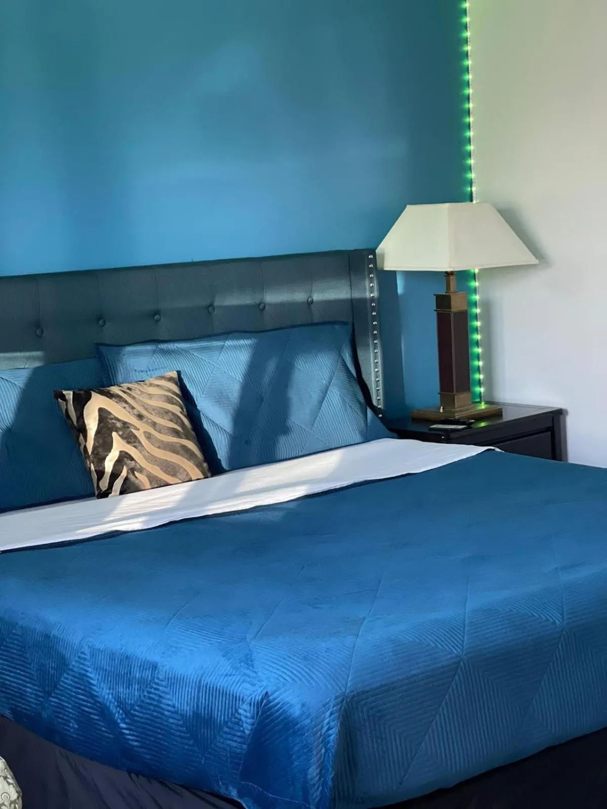 Bed in Crestwood Motel