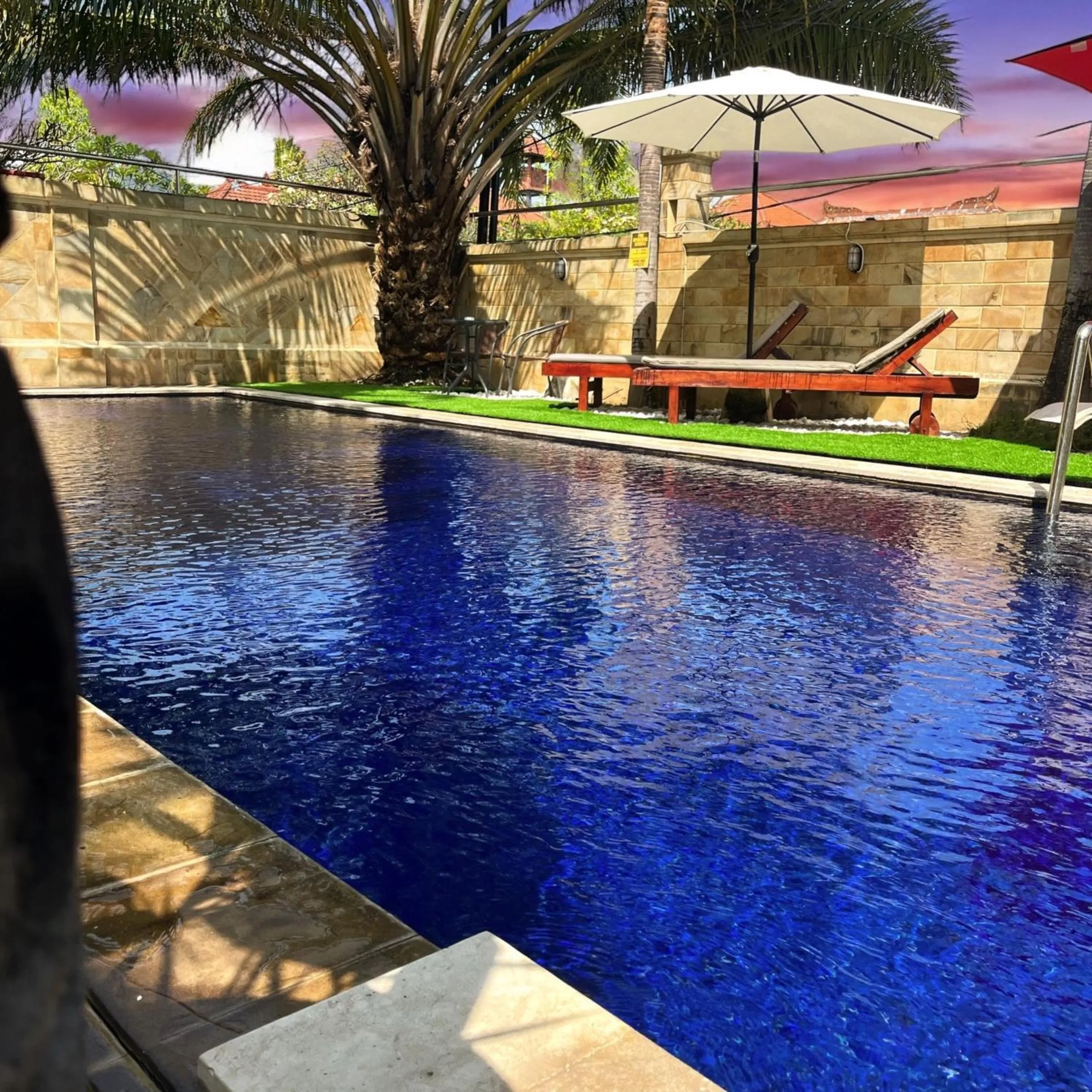 Swimming pool in Grand Raka Homestay