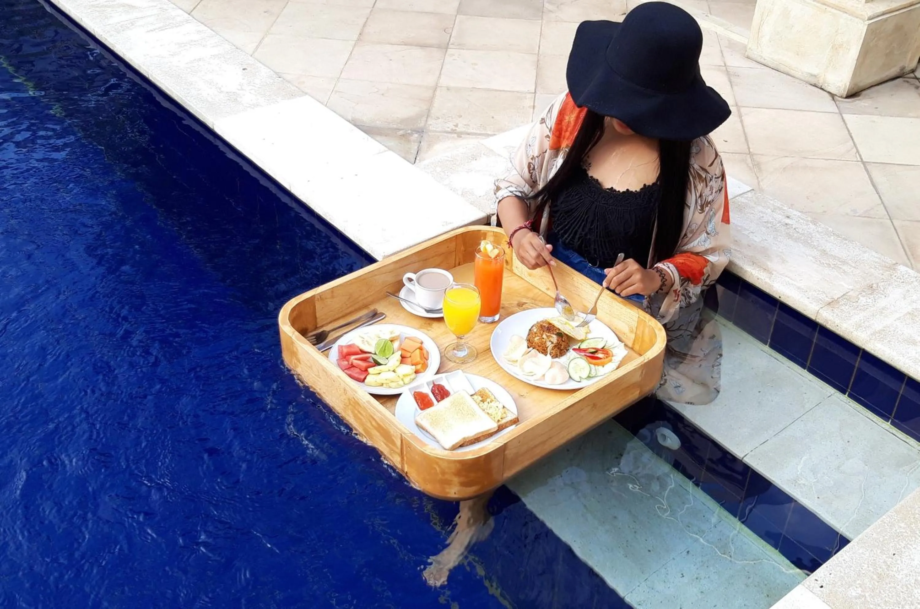 Food and drinks in Grand Raka Homestay