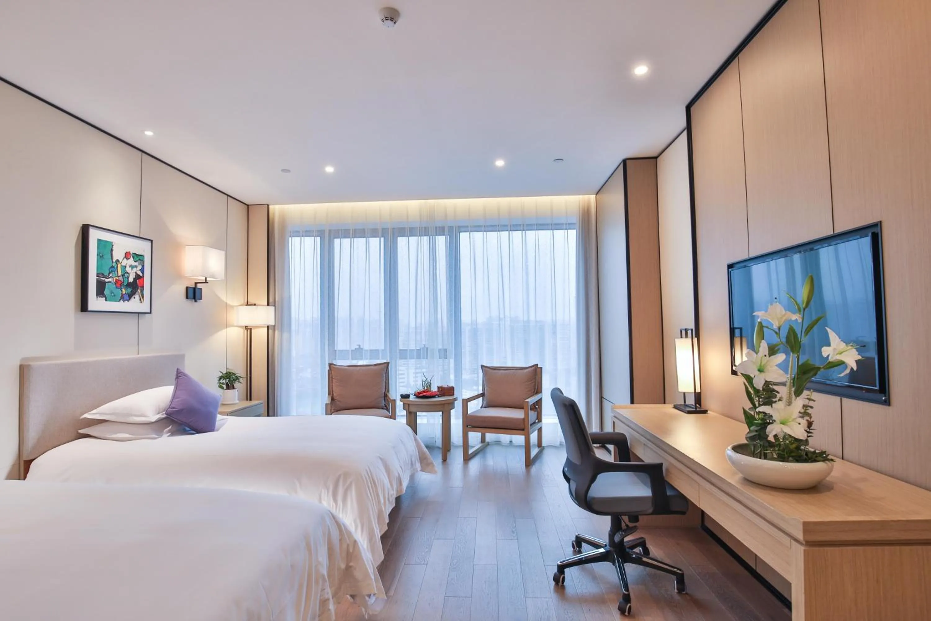 Photo of the whole room, Bed in SSAW Boutique Hotel Wenzhou Jiushan Lake