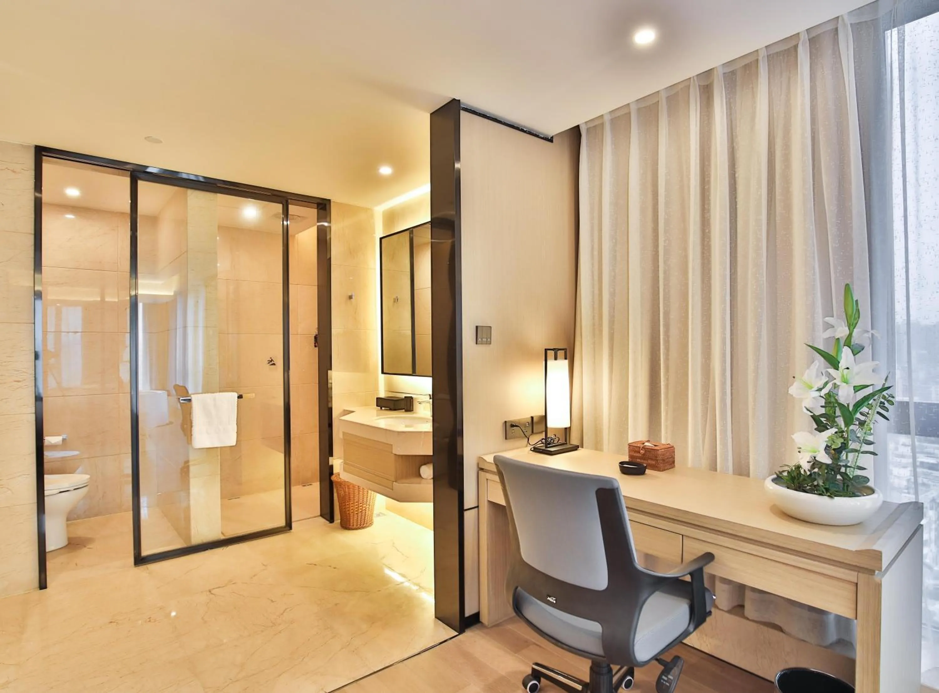 Bathroom, Bed in SSAW Boutique Hotel Wenzhou Jiushan Lake