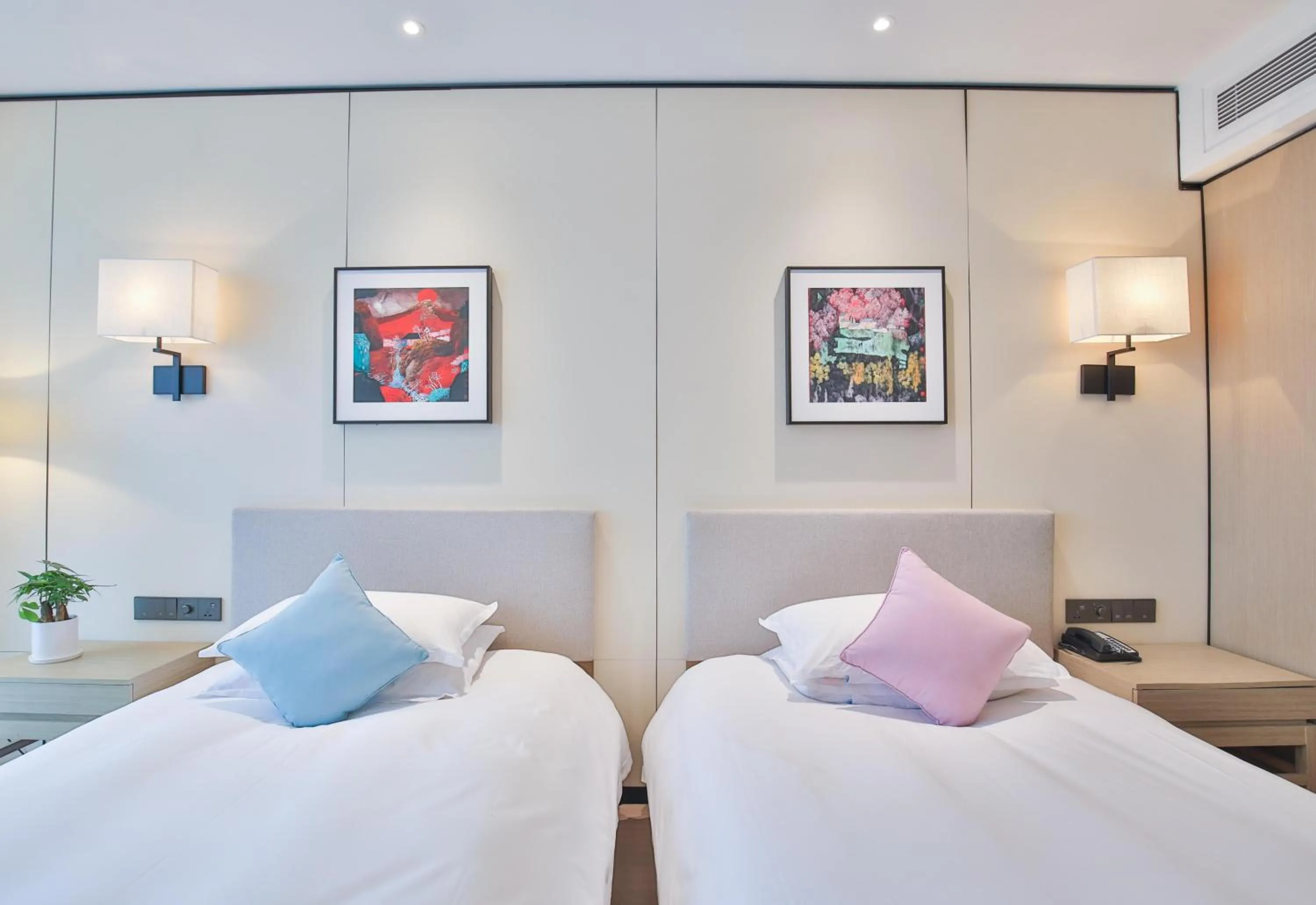 Bed in SSAW Boutique Hotel Wenzhou Jiushan Lake