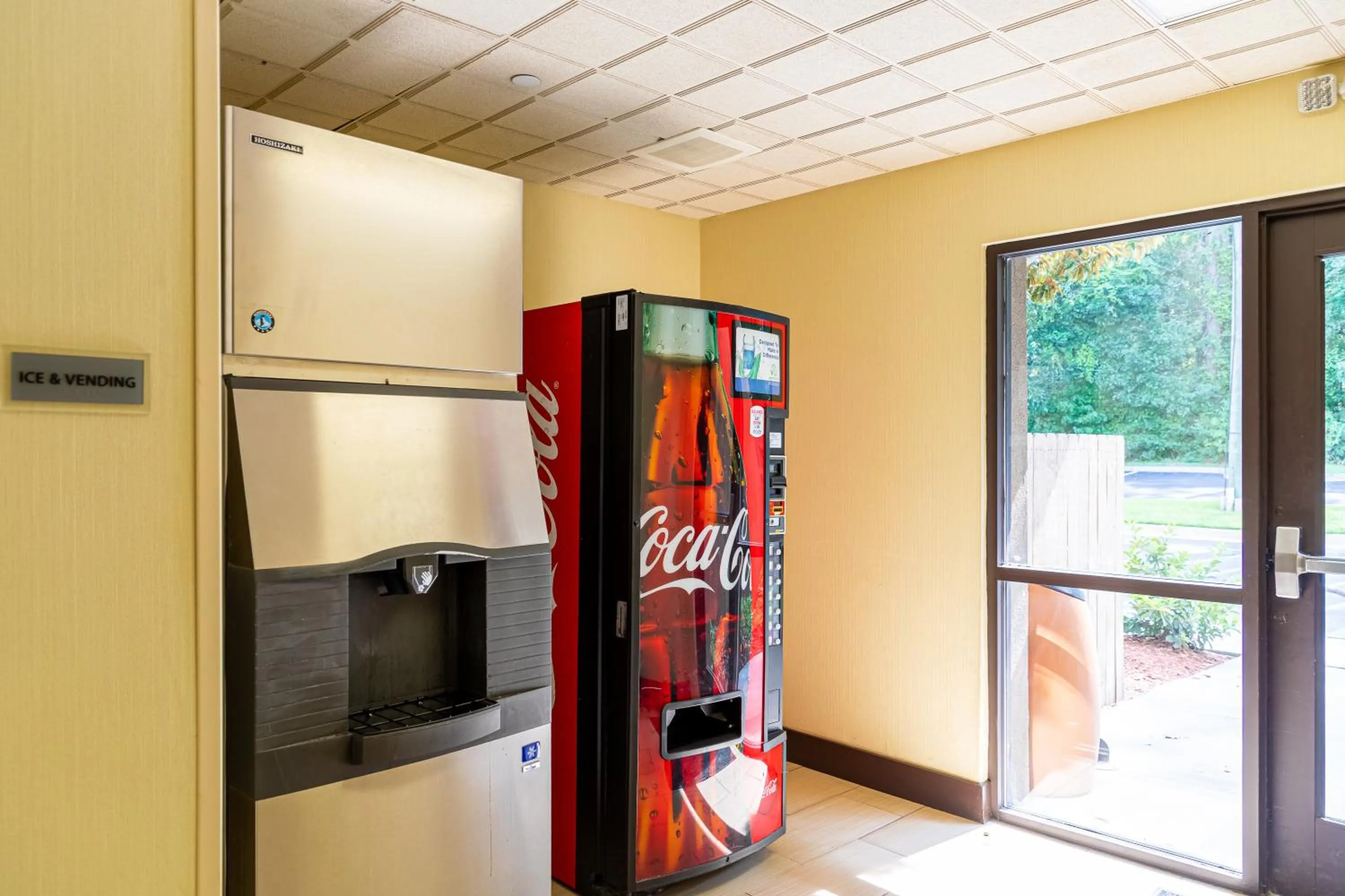 Drinks in Best Western Plus North Savannah