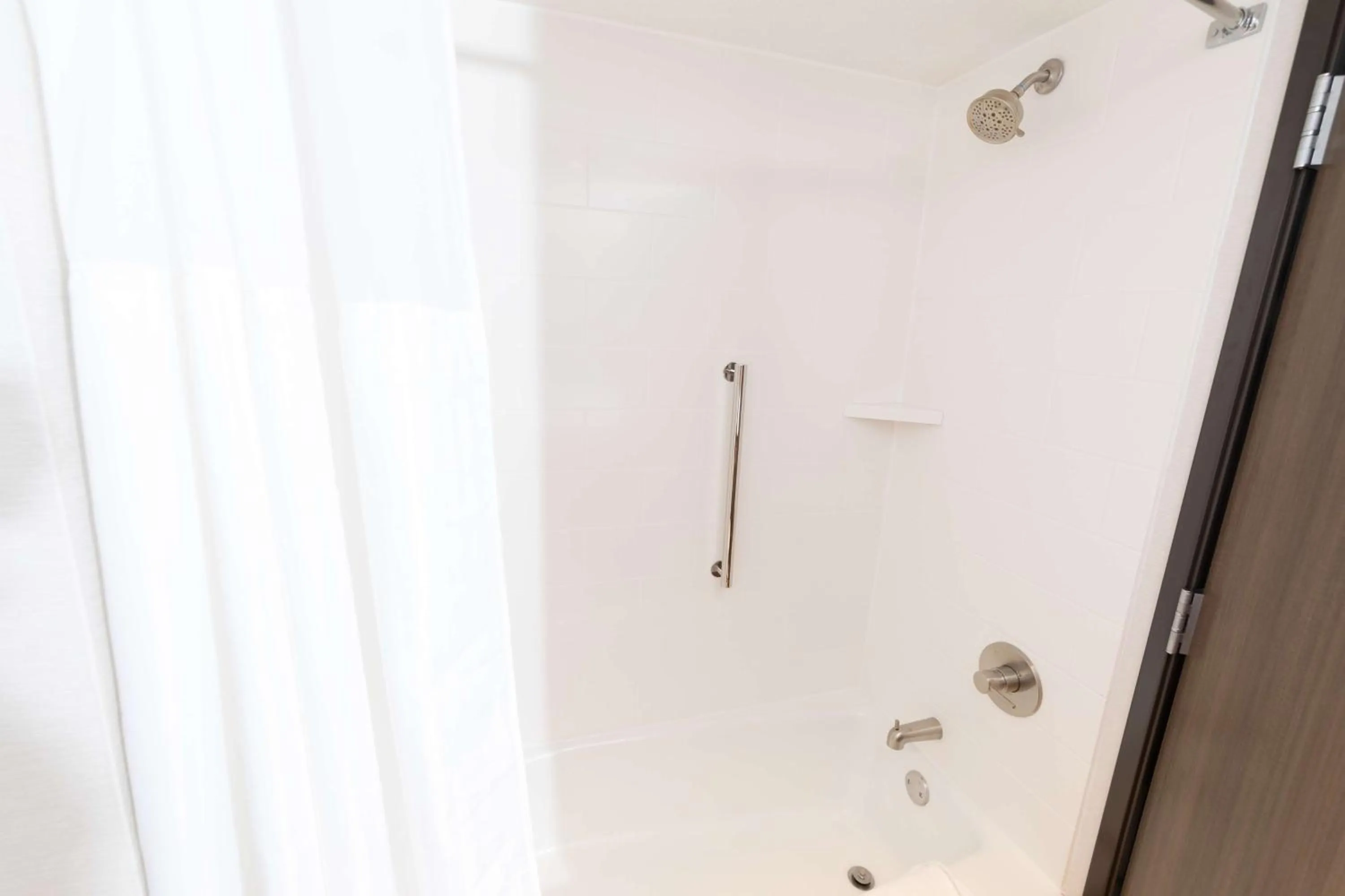 Bathroom in Hilton Garden Inn Des Moines Airport