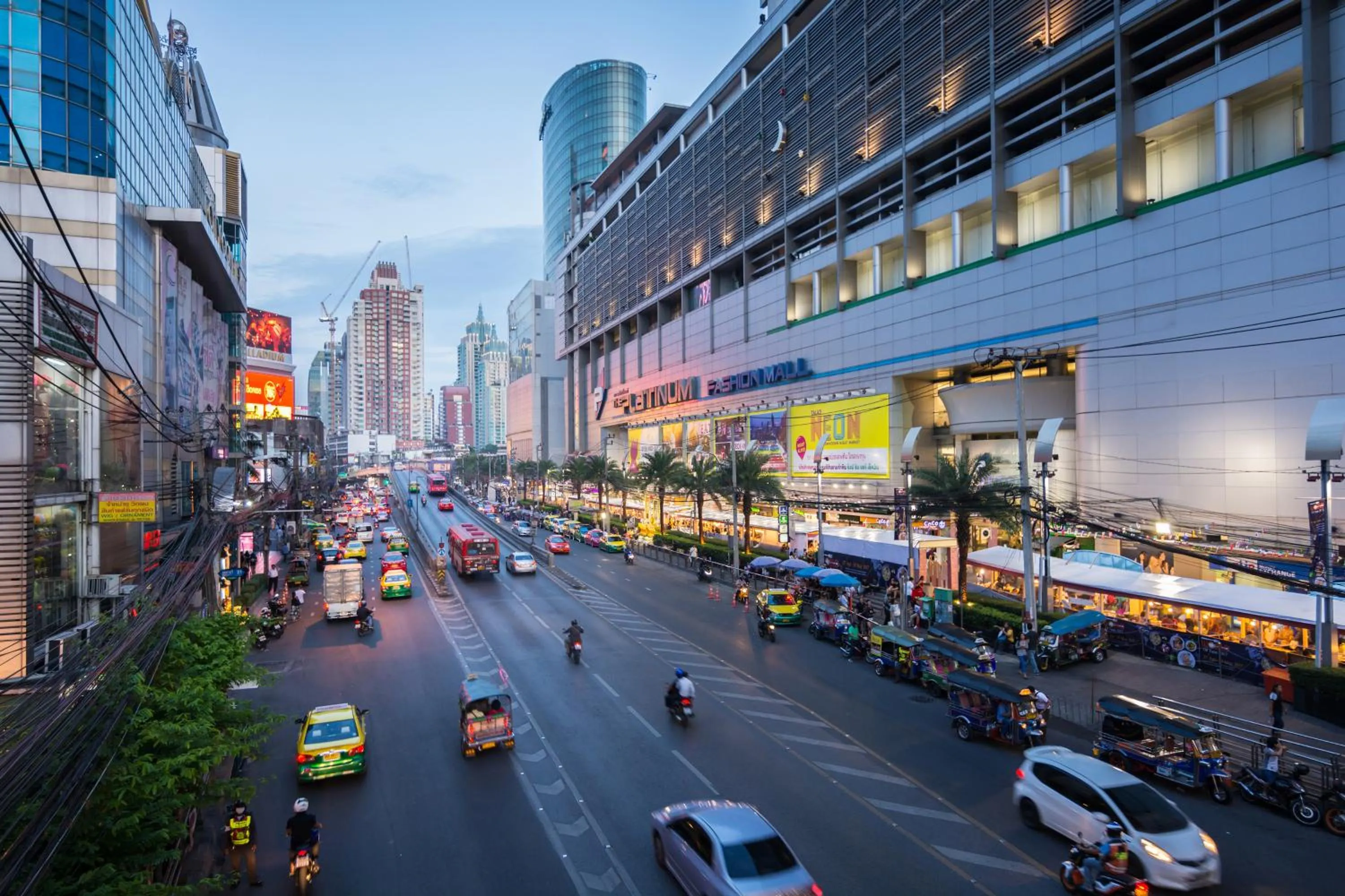 Restaurant/places to eat in Centre Point Plus Hotel Pratunam