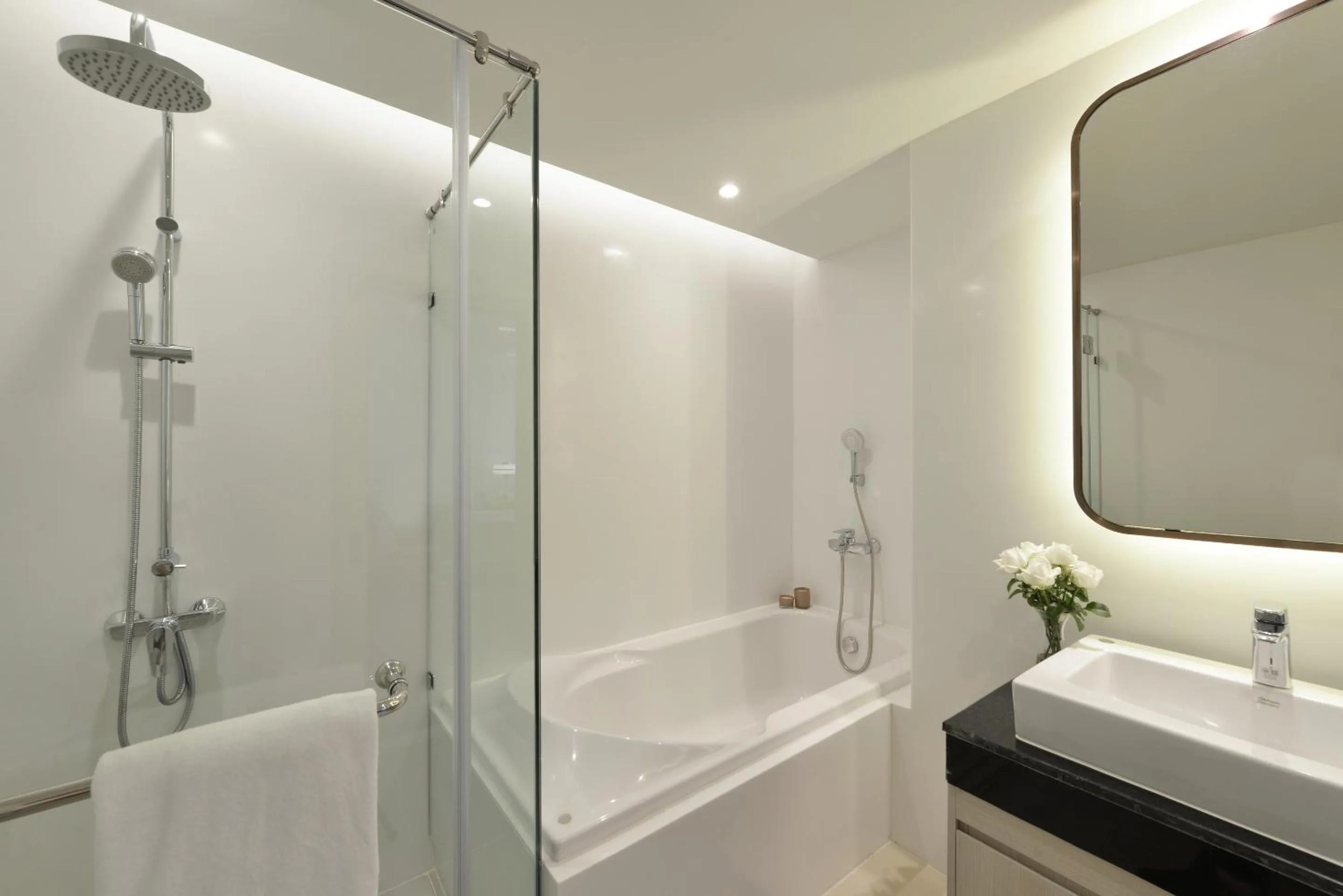 Shower in Centre Point Plus Hotel Pratunam