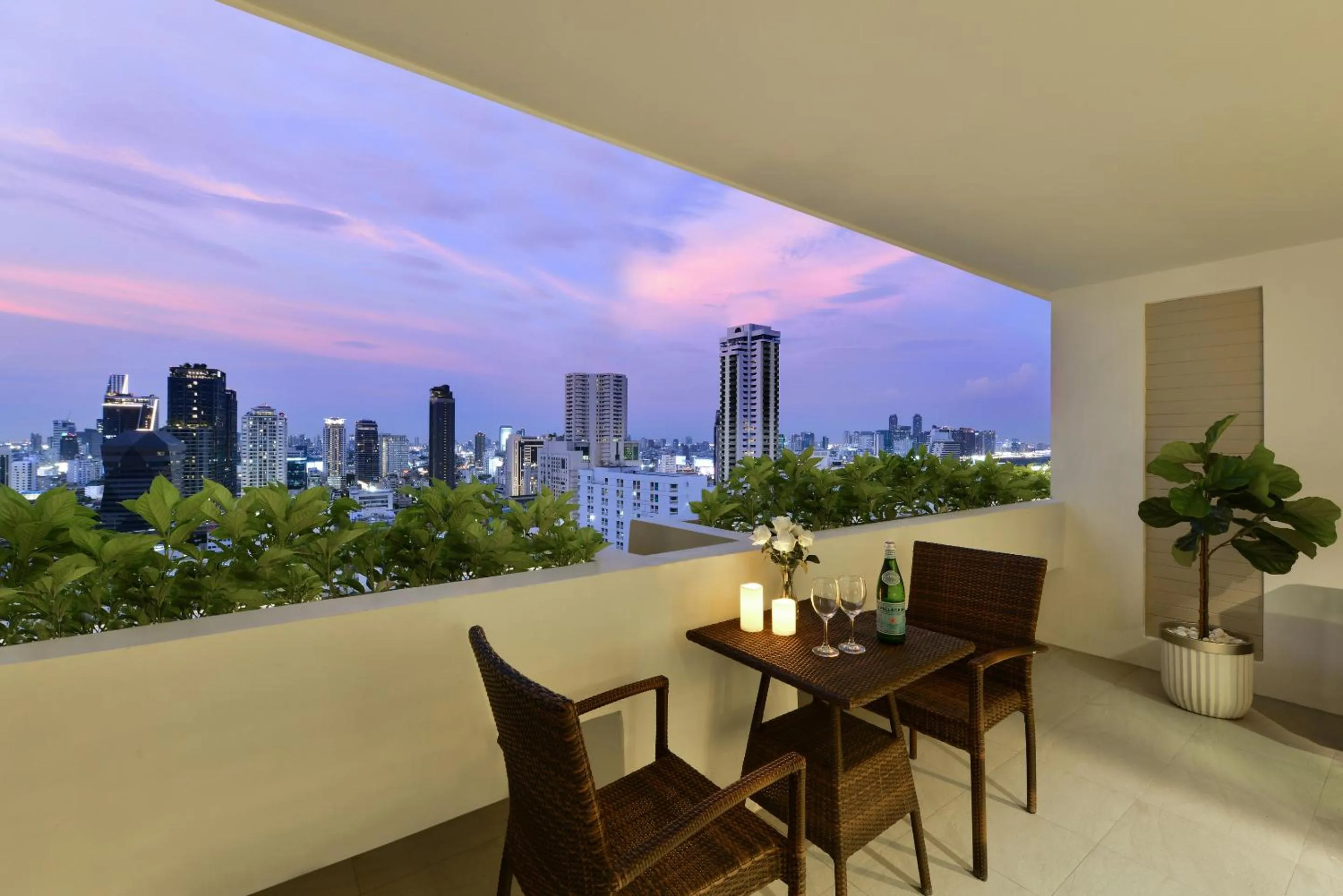 Property building in Centre Point Plus Hotel Pratunam