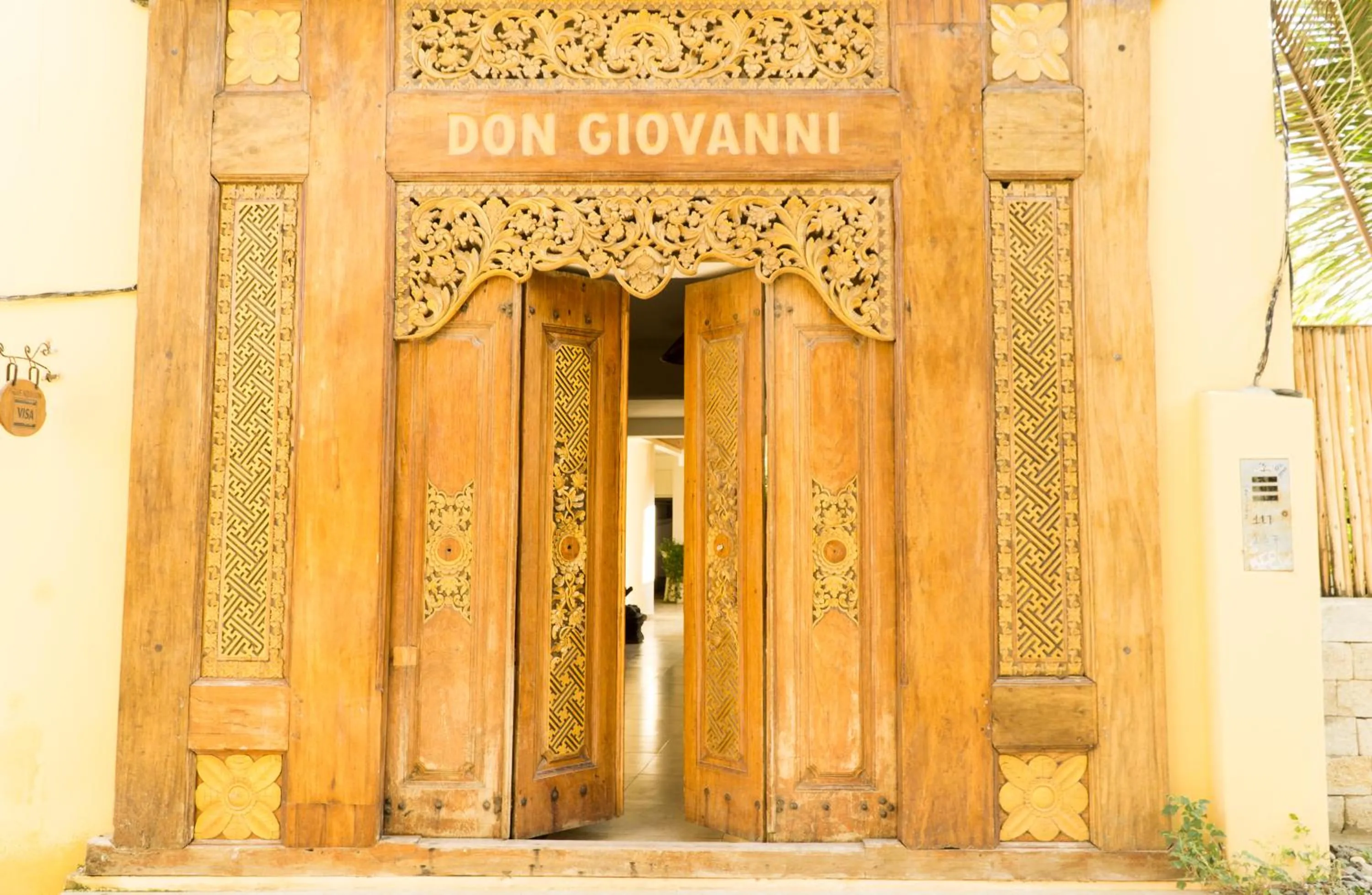 Facade/entrance in Don Giovanni Mancora