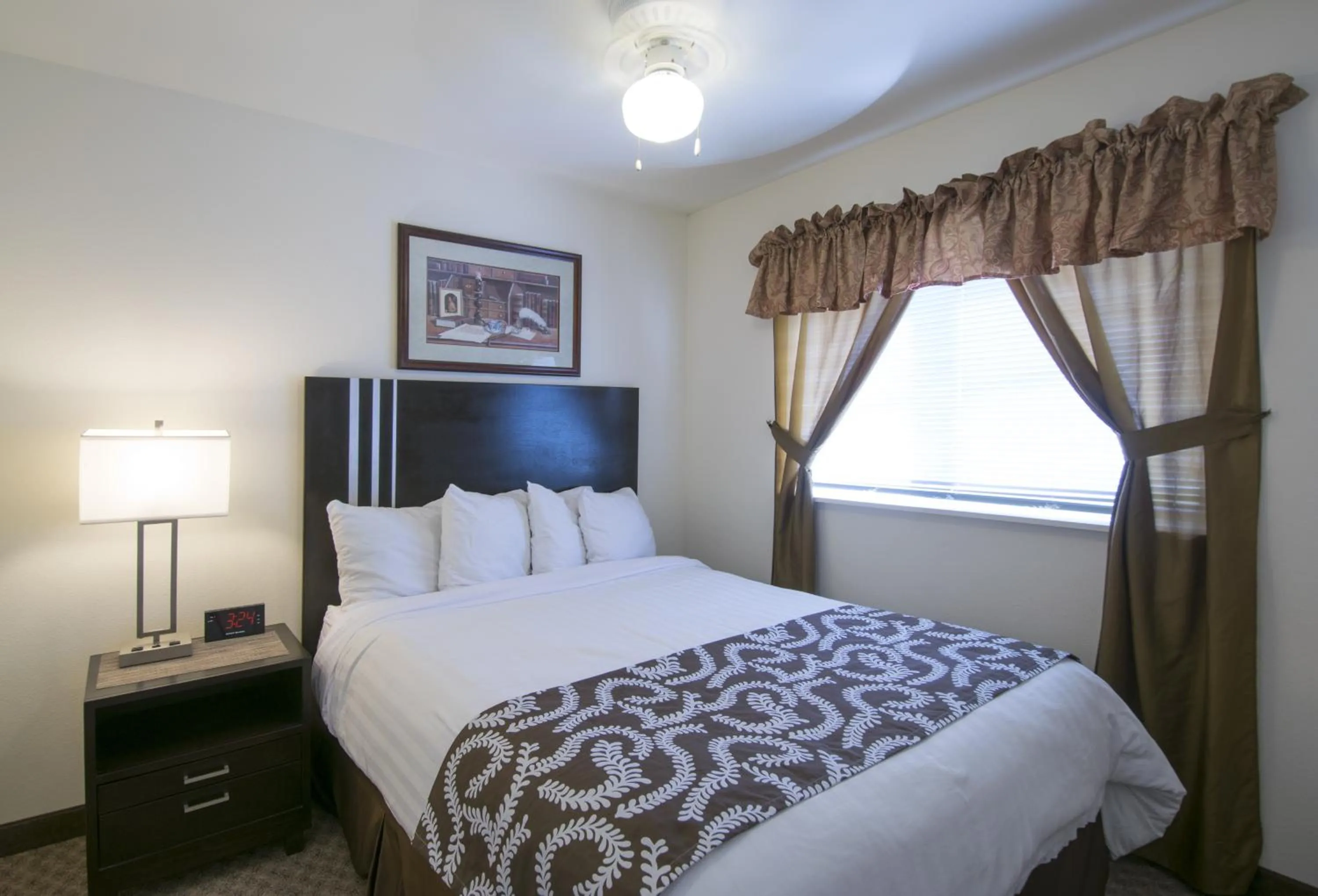 Bedroom in Sunrise Inn