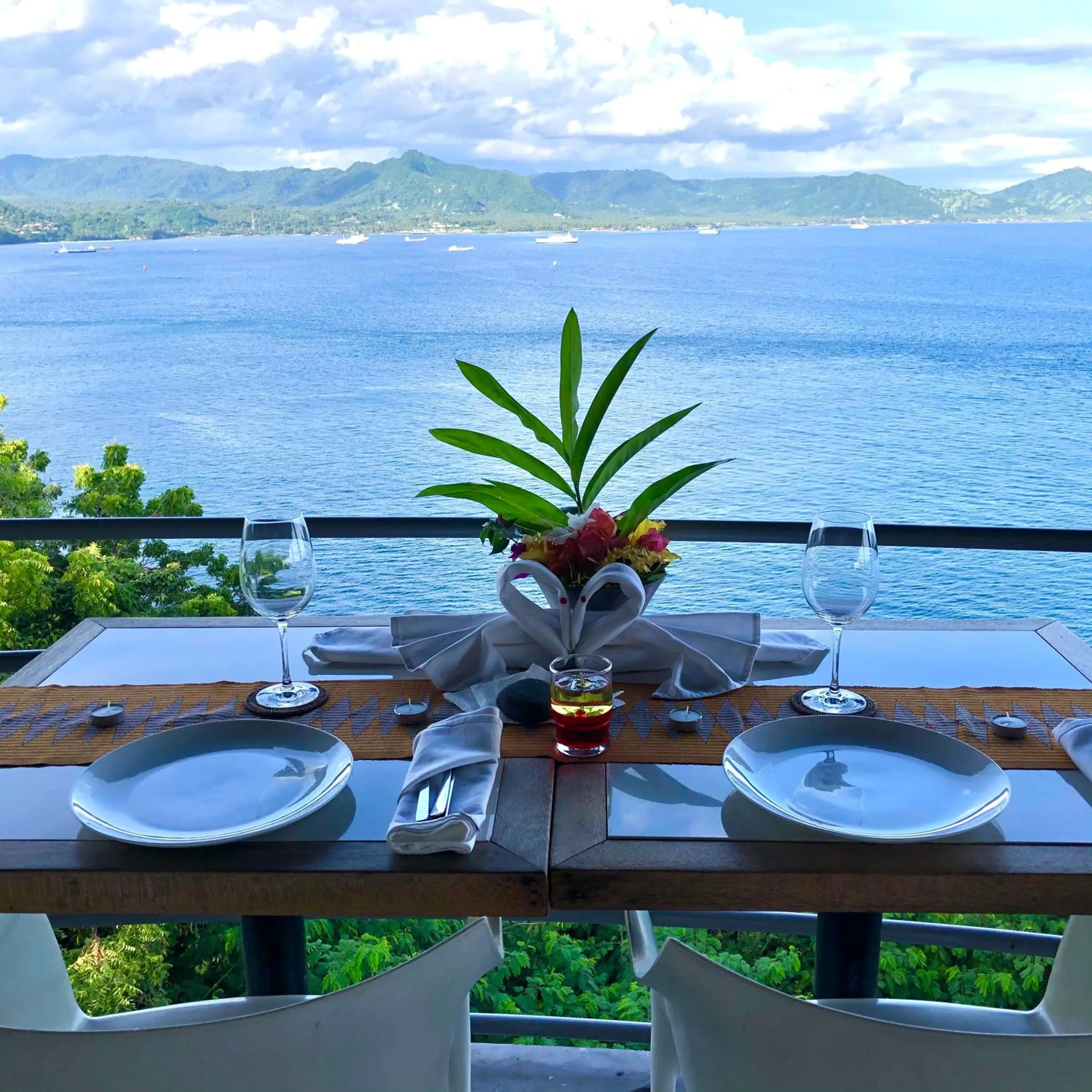 Restaurant/places to eat in Bloo Lagoon Village