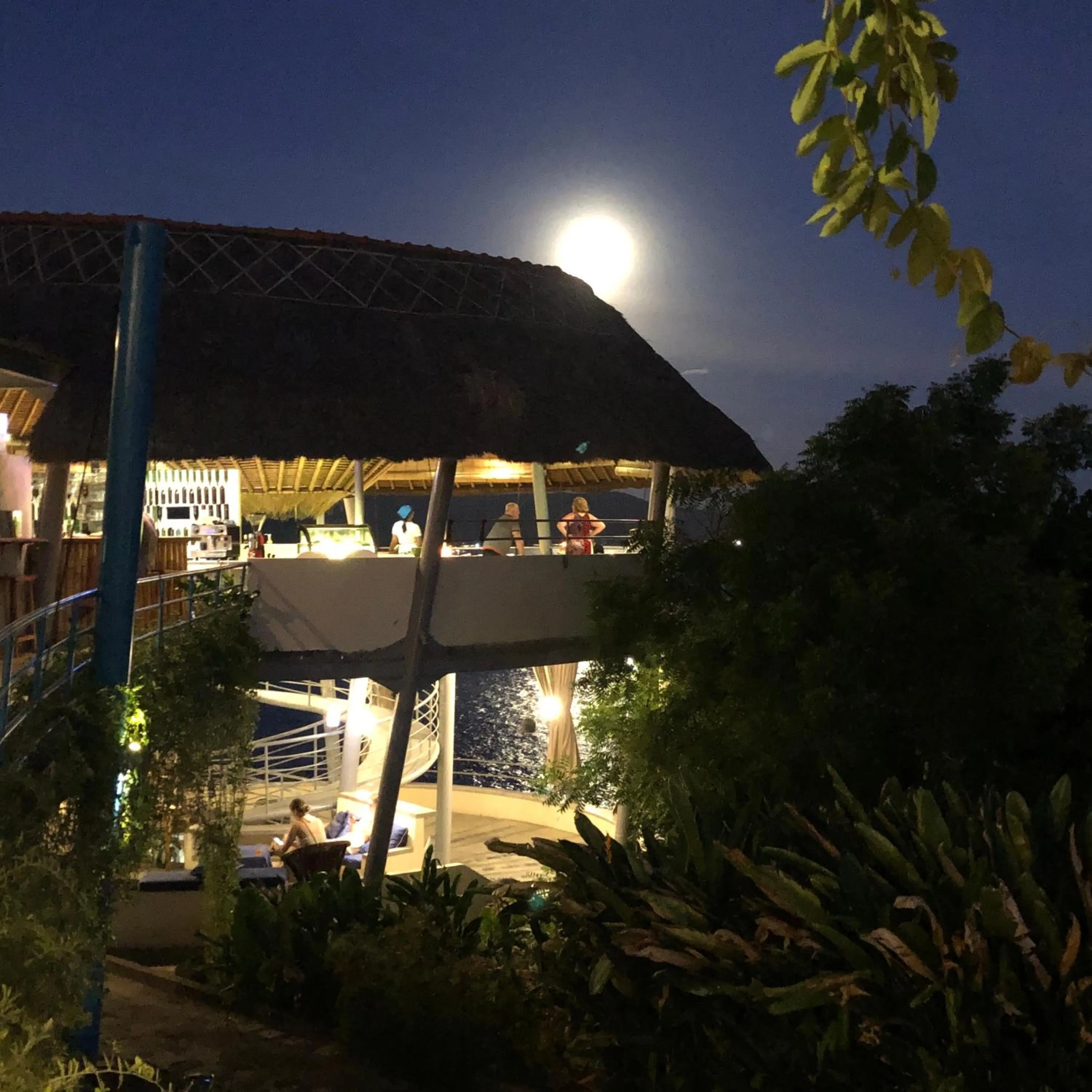 Restaurant/places to eat in Bloo Lagoon Village